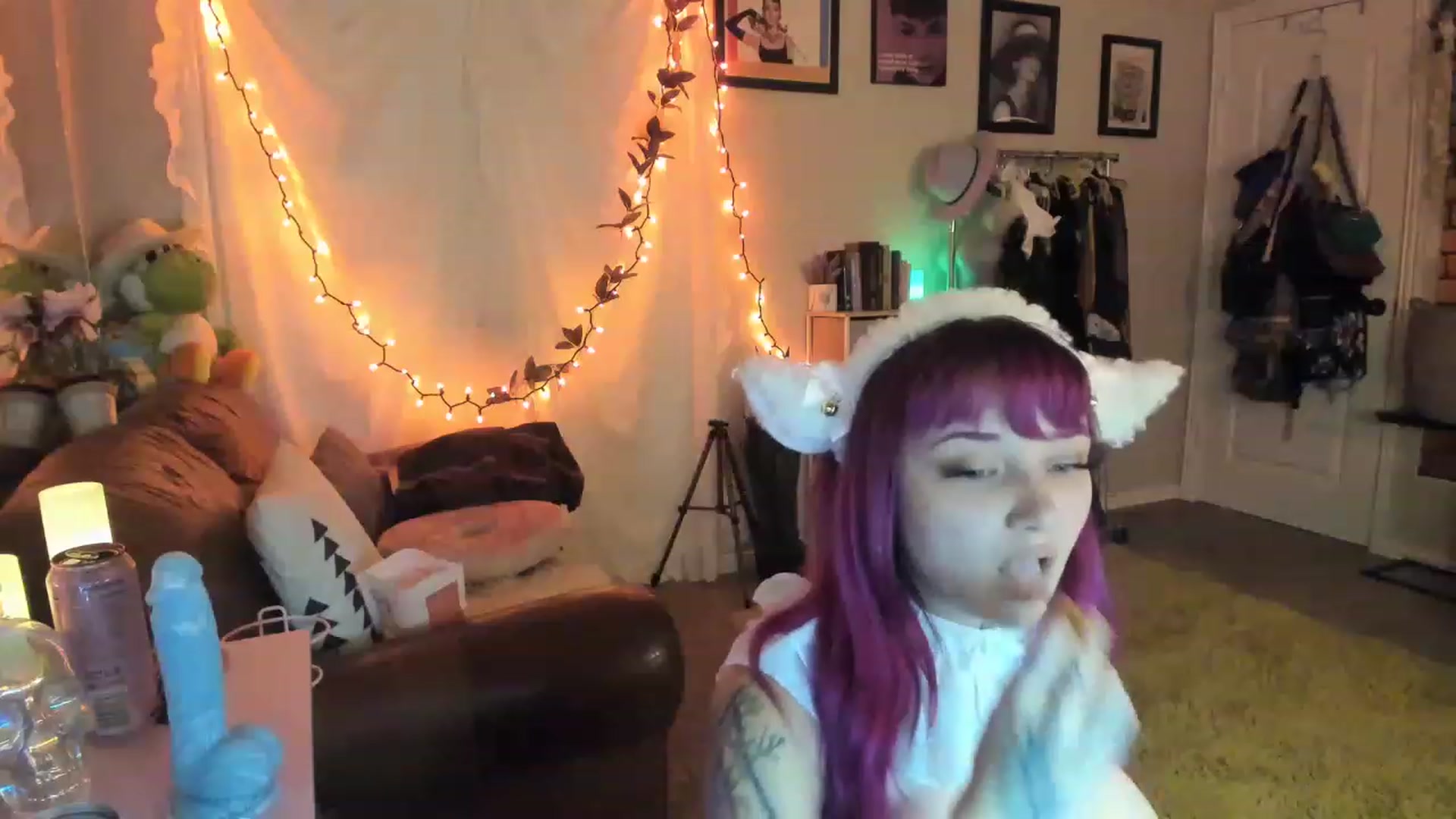 Gallery image thumbnail from AudryLikes's myfreecams stream on, 04/01/2023, 24:22 image 14 of 20