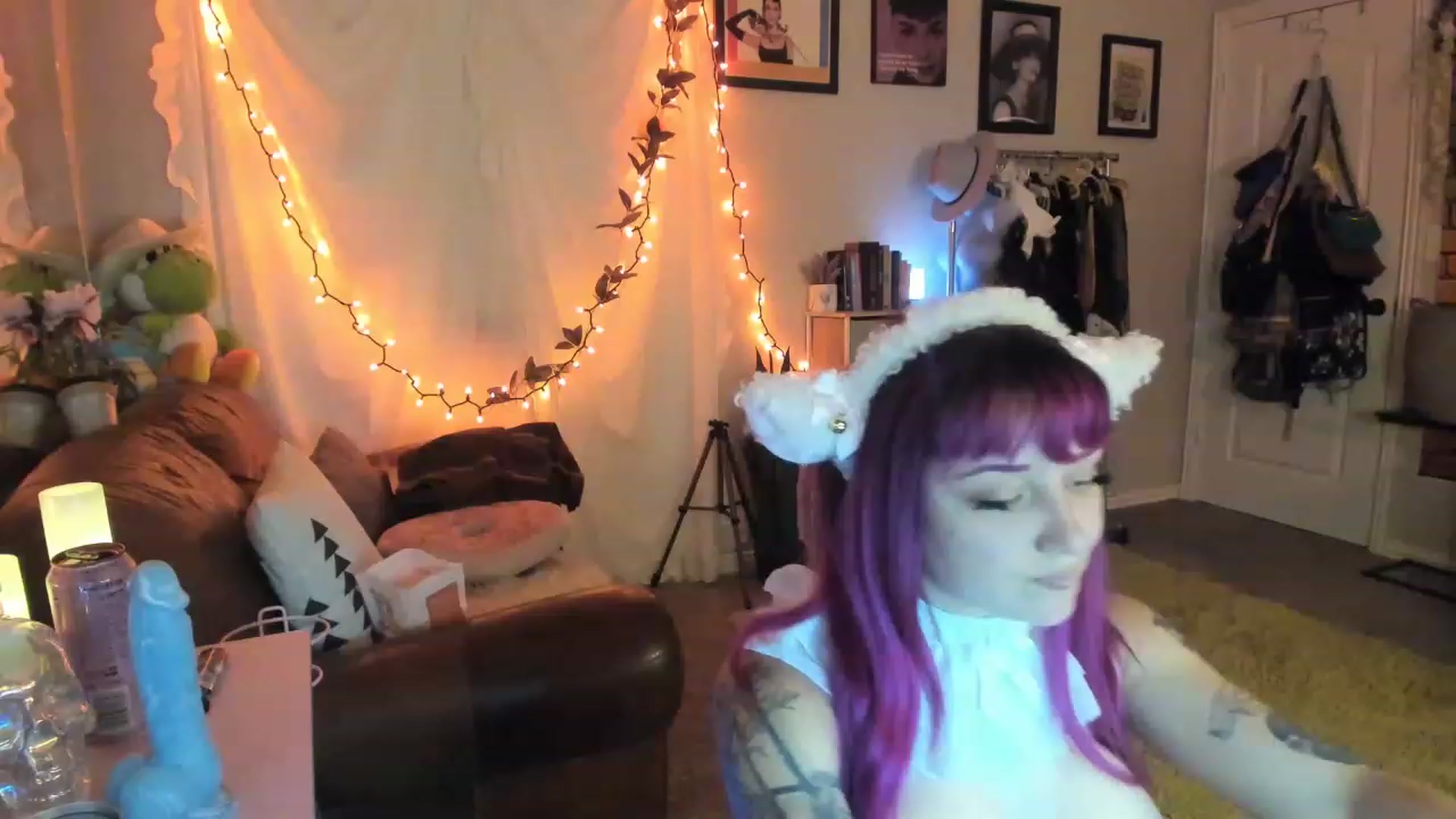 Gallery image thumbnail from AudryLikes's myfreecams stream on, 04/01/2023, 24:22 image 13 of 20