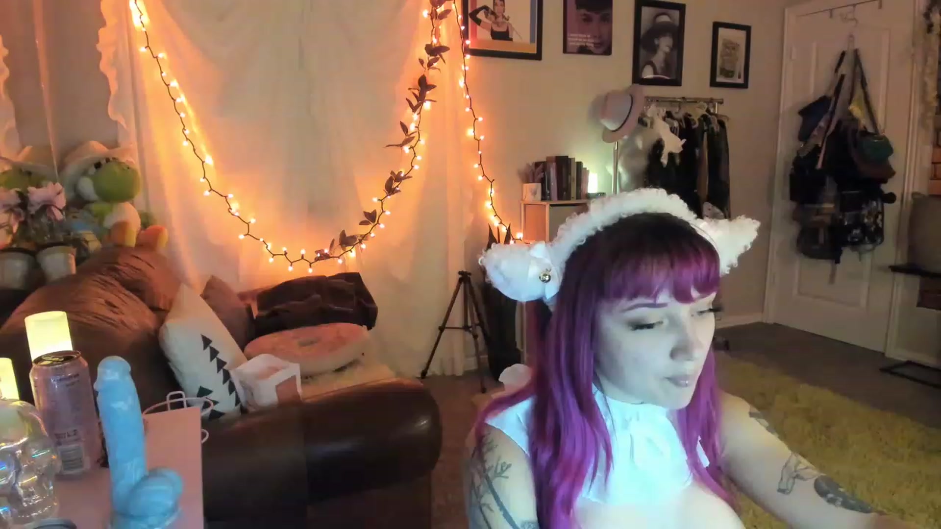 Gallery image thumbnail from AudryLikes's myfreecams stream on, 04/01/2023, 24:22 image 15 of 20
