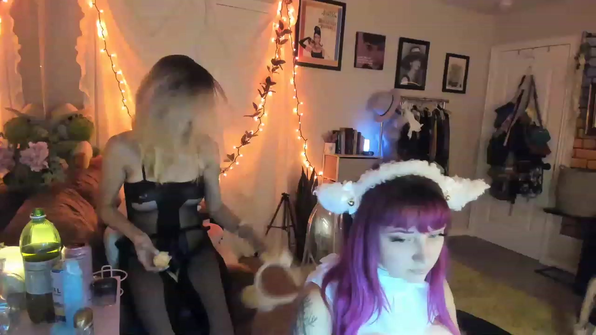 Gallery image thumbnail from AudryLikes's myfreecams stream on, 04/01/2023, 24:23 image 8 of 20