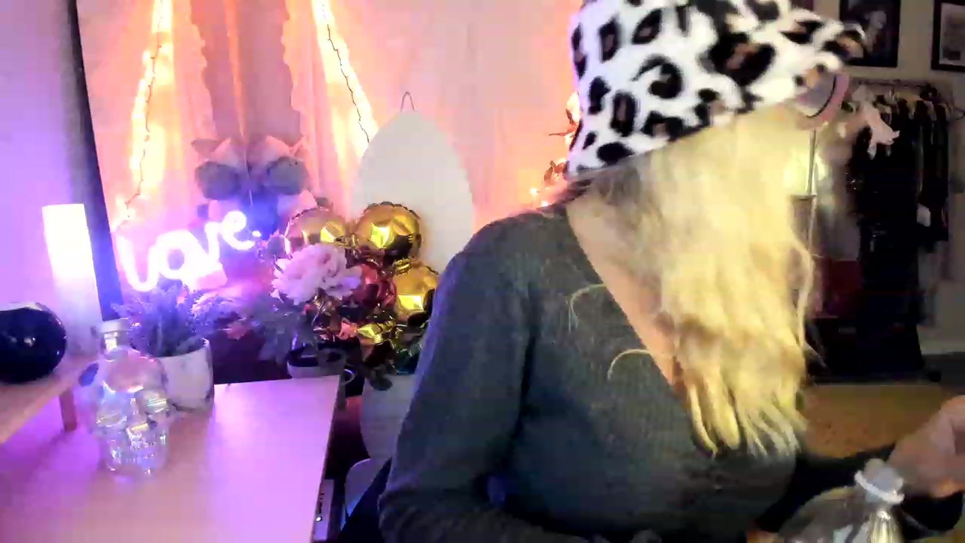 Gallery image thumbnail from AudryLikes's myfreecams stream on, 04/04/2023, 06:41 image 3 of 20