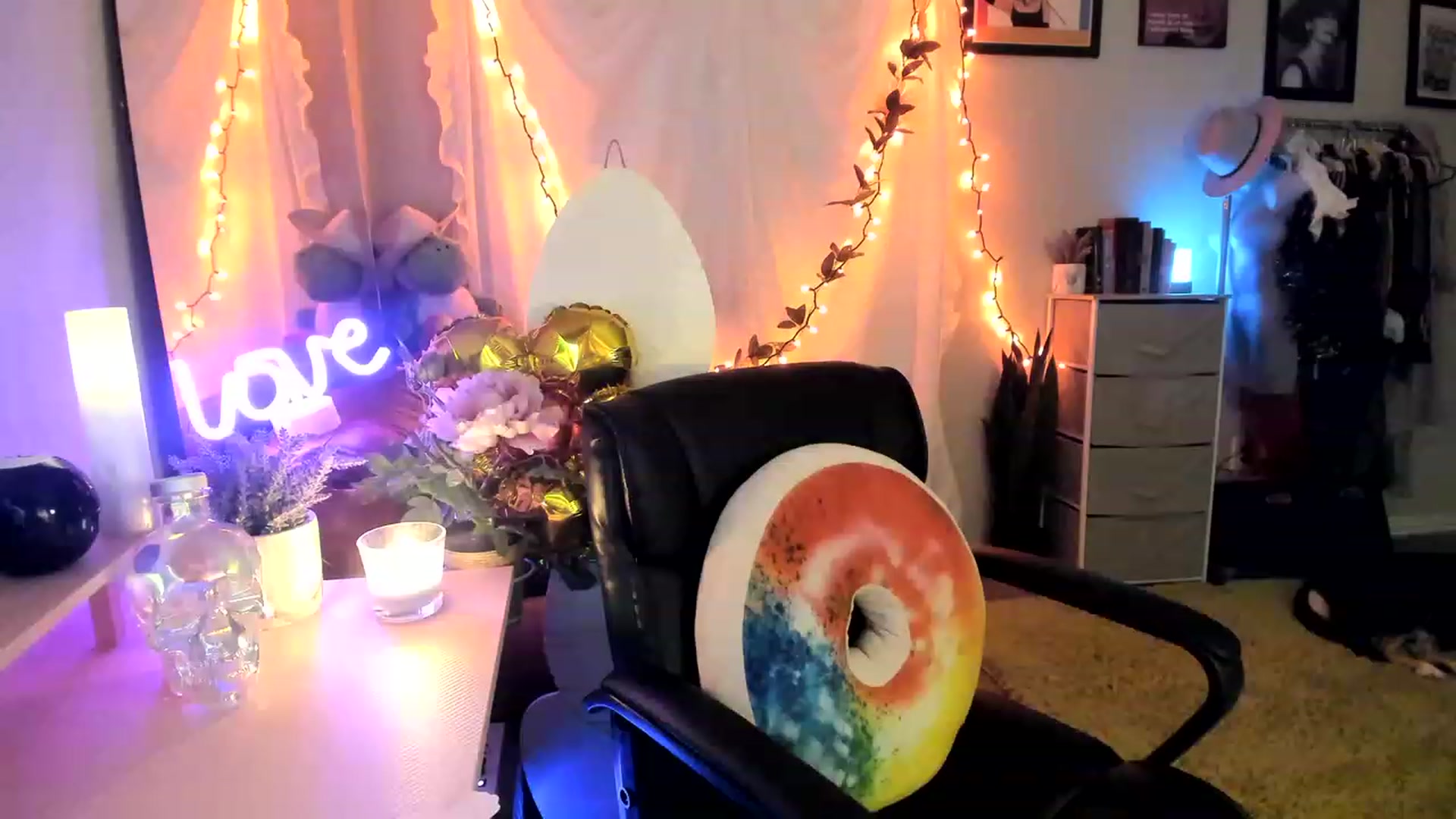 Gallery image thumbnail from AudryLikes's myfreecams stream on, 04/04/2023, 06:41 image 5 of 20