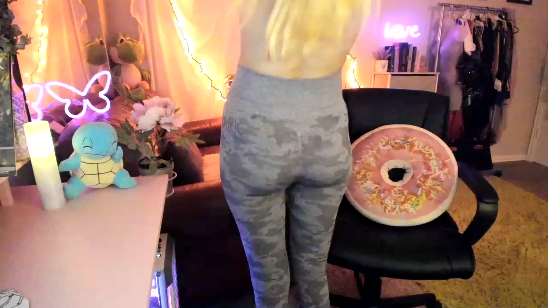 Gallery image thumbnail from AudryLikes's myfreecams stream on, 04/11/2023, 22:27 image 15 of 20