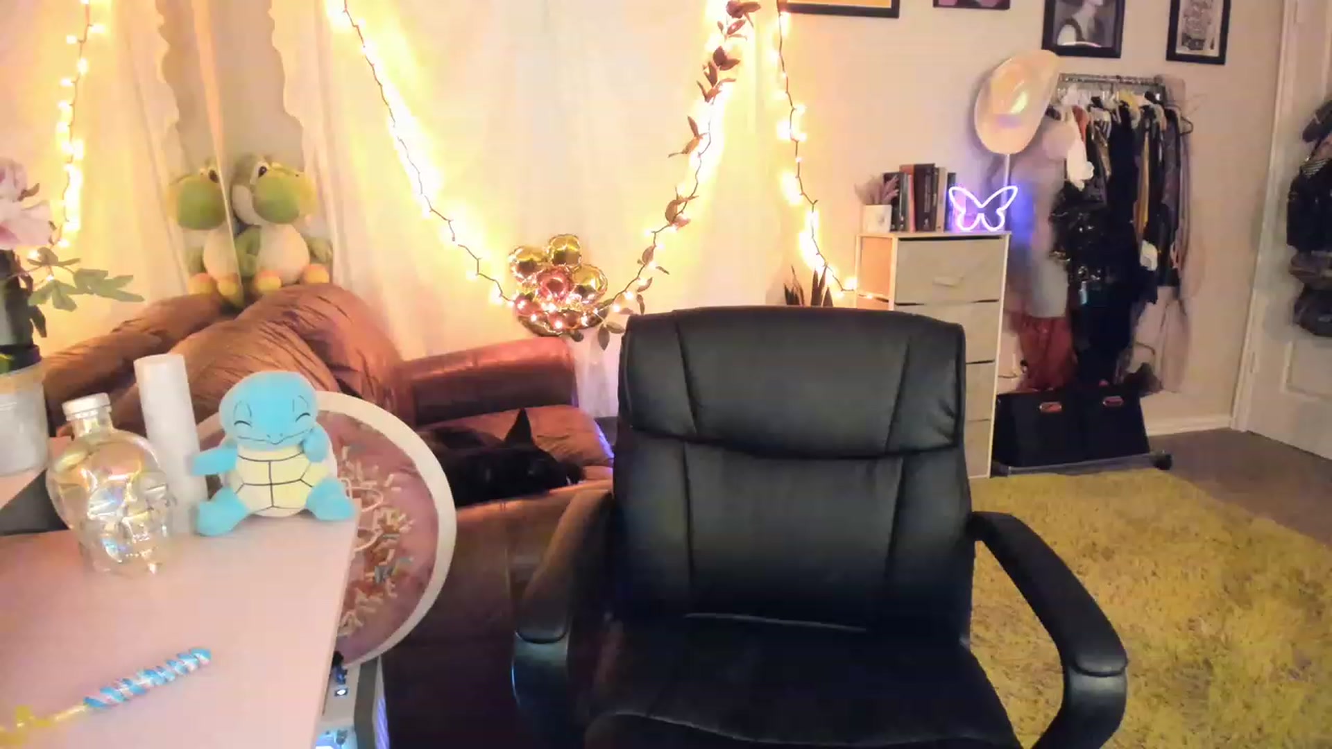 Gallery image thumbnail from AudryLikes's myfreecams stream on, 04/15/2023, 24:52 image 18 of 20