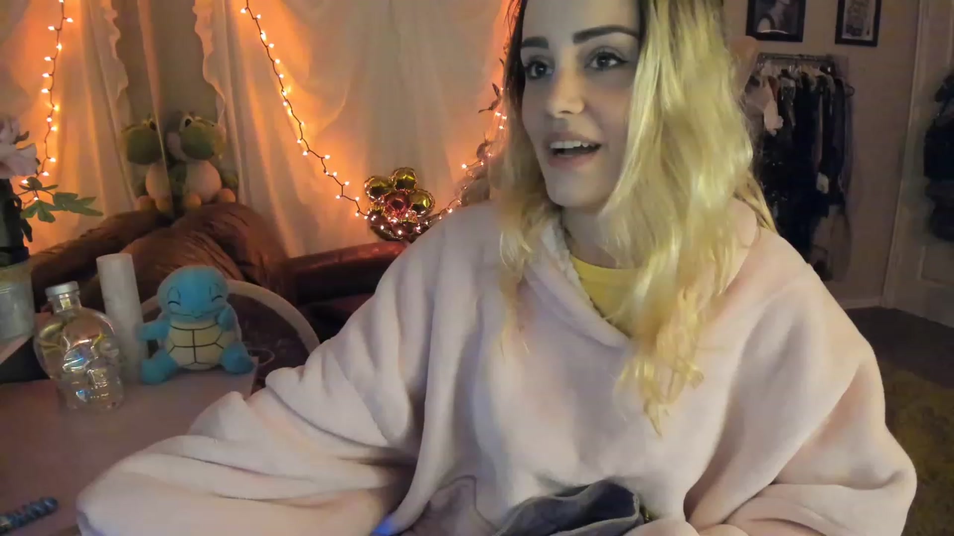 Gallery image thumbnail from AudryLikes's myfreecams stream on, 04/15/2023, 24:52 image 1 of 20