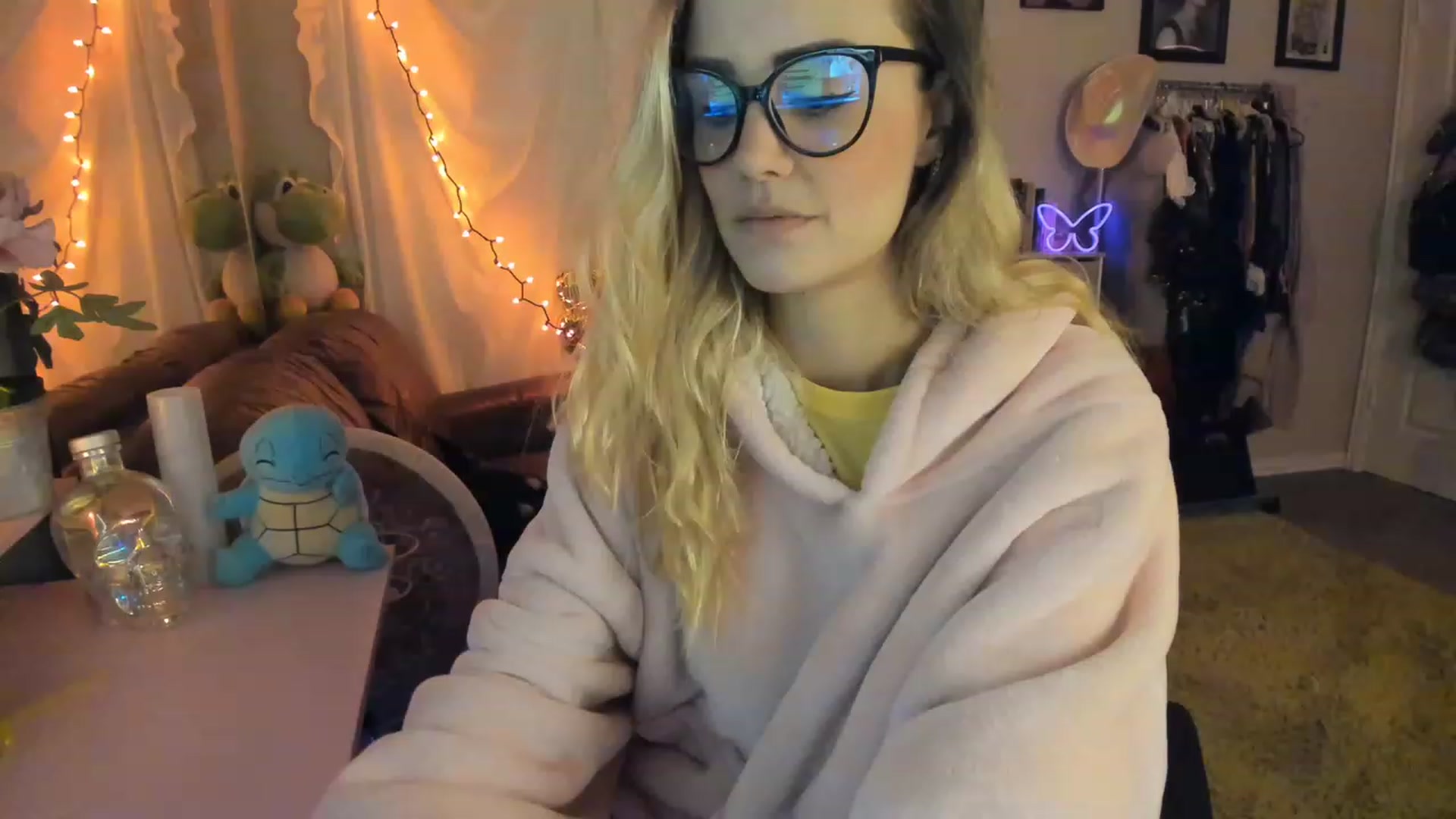 Gallery image thumbnail from AudryLikes's myfreecams stream on, 04/15/2023, 24:52 image 7 of 20