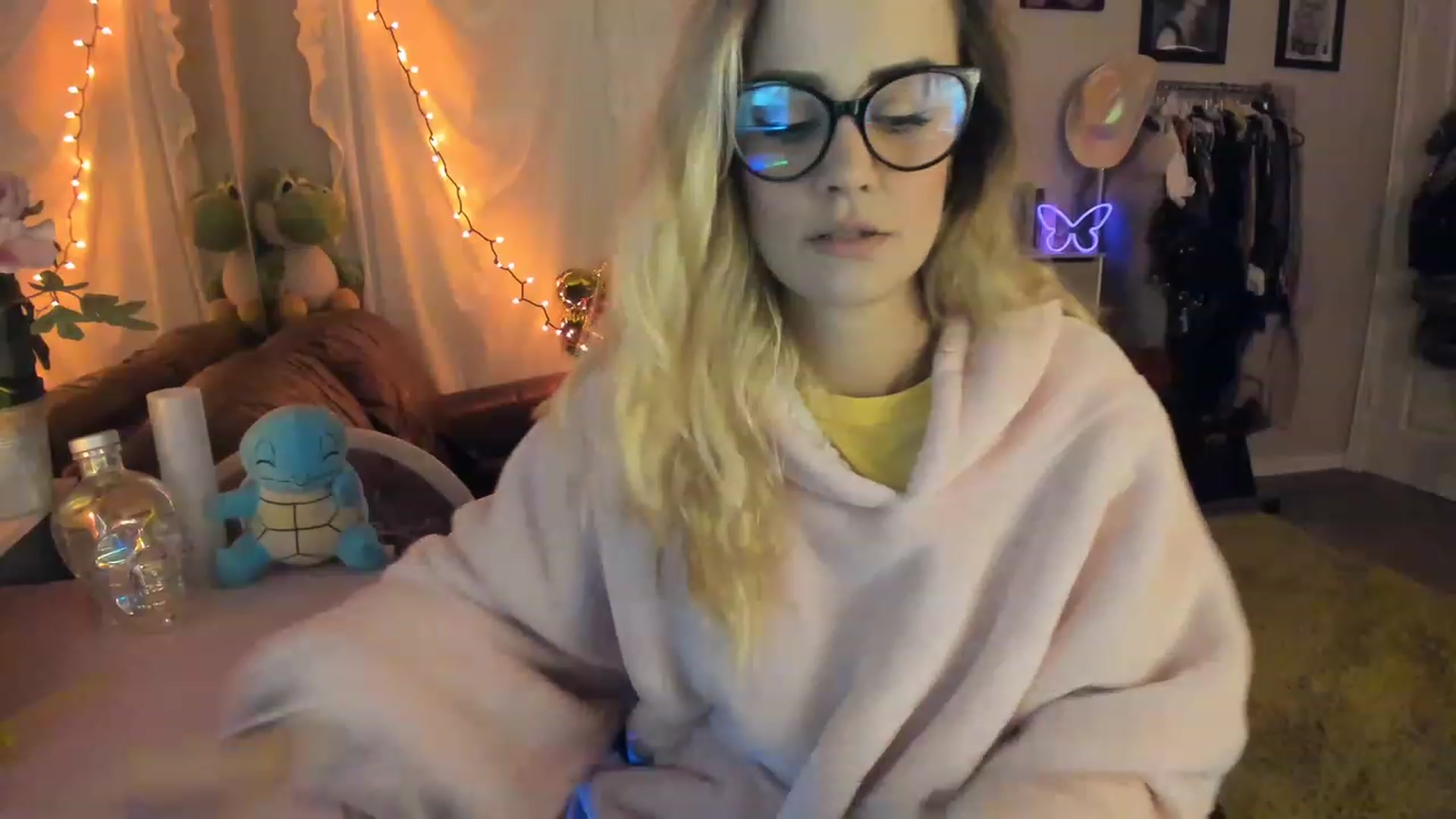 Gallery image thumbnail from AudryLikes's myfreecams stream on, 04/15/2023, 24:52 image 6 of 20