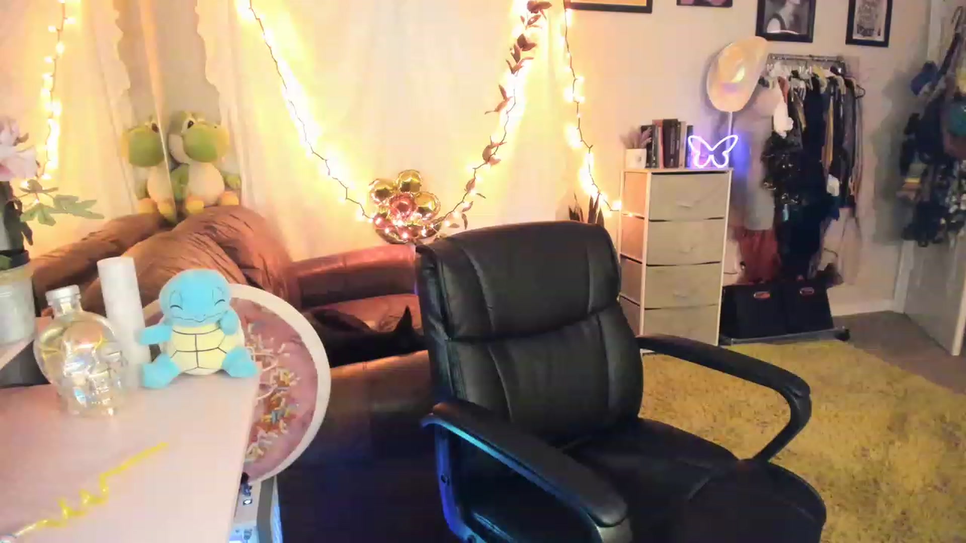Gallery image thumbnail from AudryLikes's myfreecams stream on, 04/15/2023, 24:52 image 5 of 20