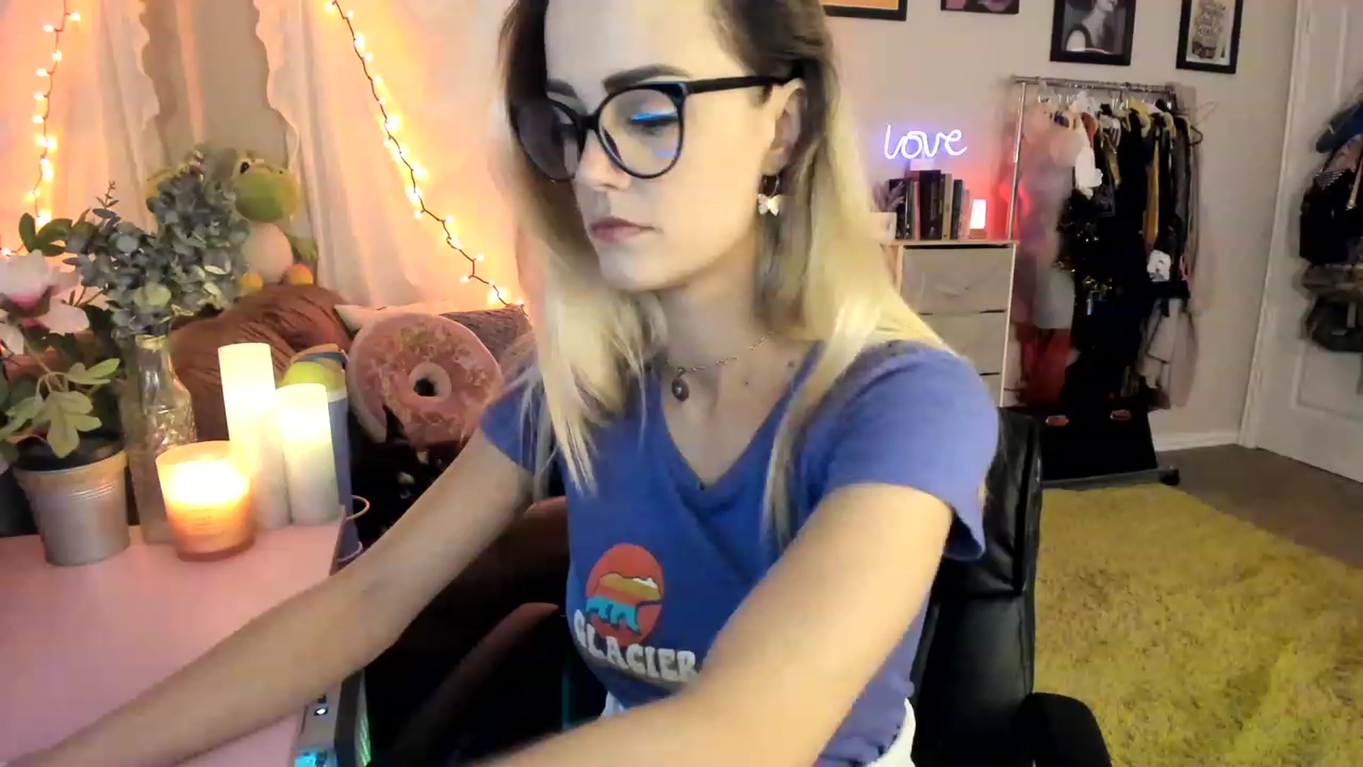 Gallery image thumbnail from AudryLikes's myfreecams stream on, 04/19/2023, 22:22 image 8 of 20