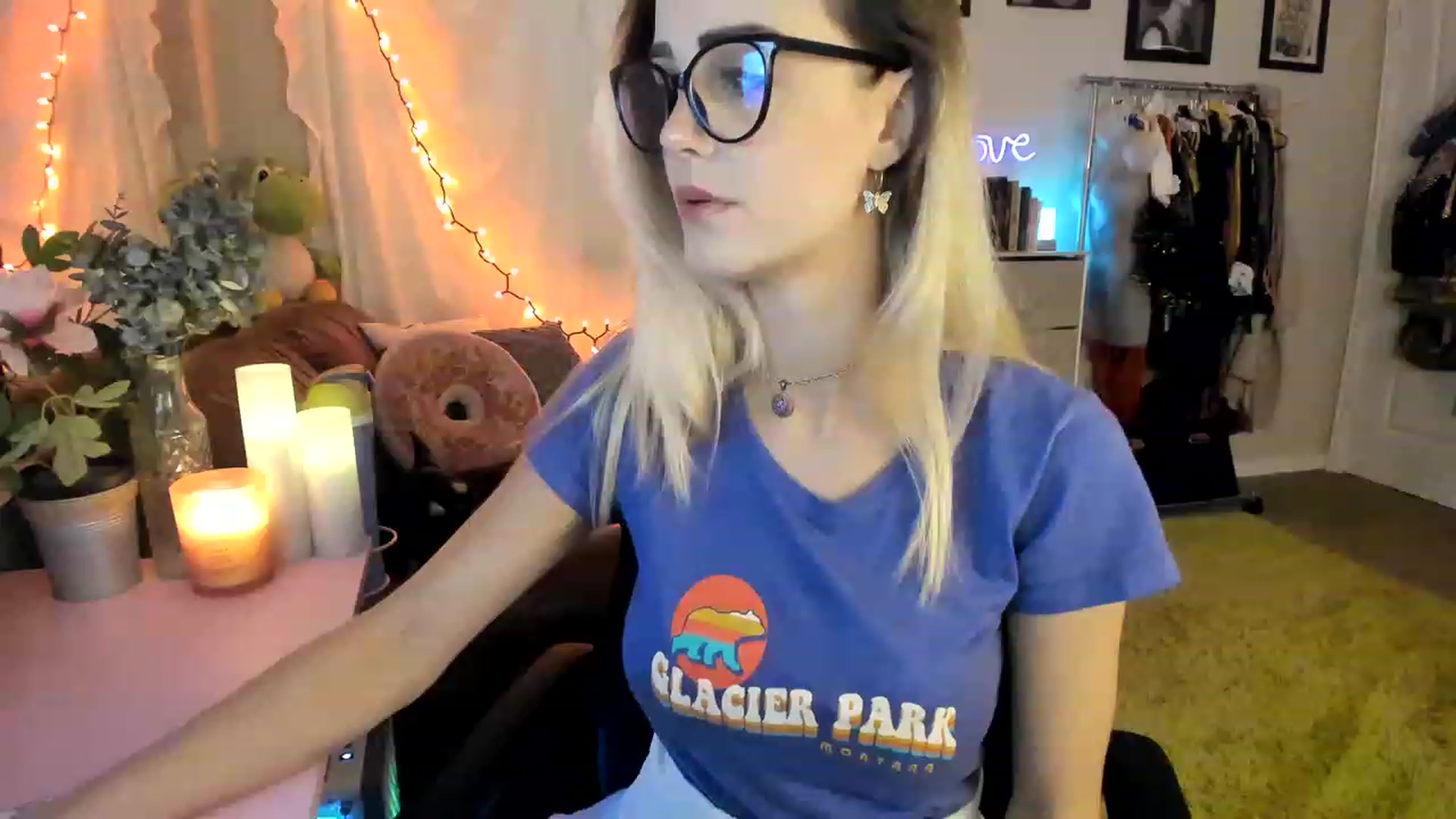 Gallery image thumbnail from AudryLikes's myfreecams stream on, 04/19/2023, 22:22 image 10 of 20