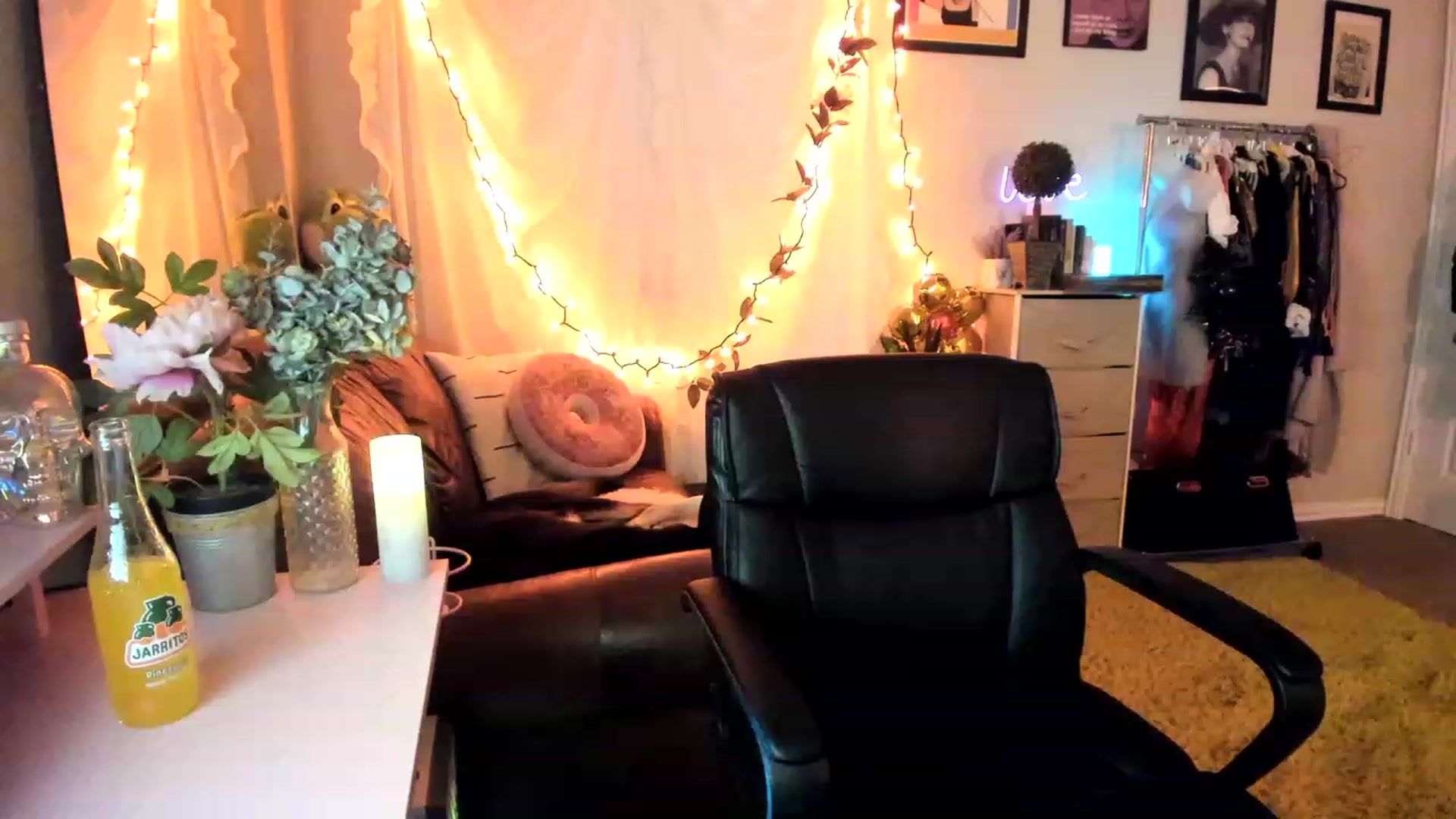 Gallery image thumbnail from AudryLikes's myfreecams stream on, 04/20/2023, 23:22 image 4 of 20