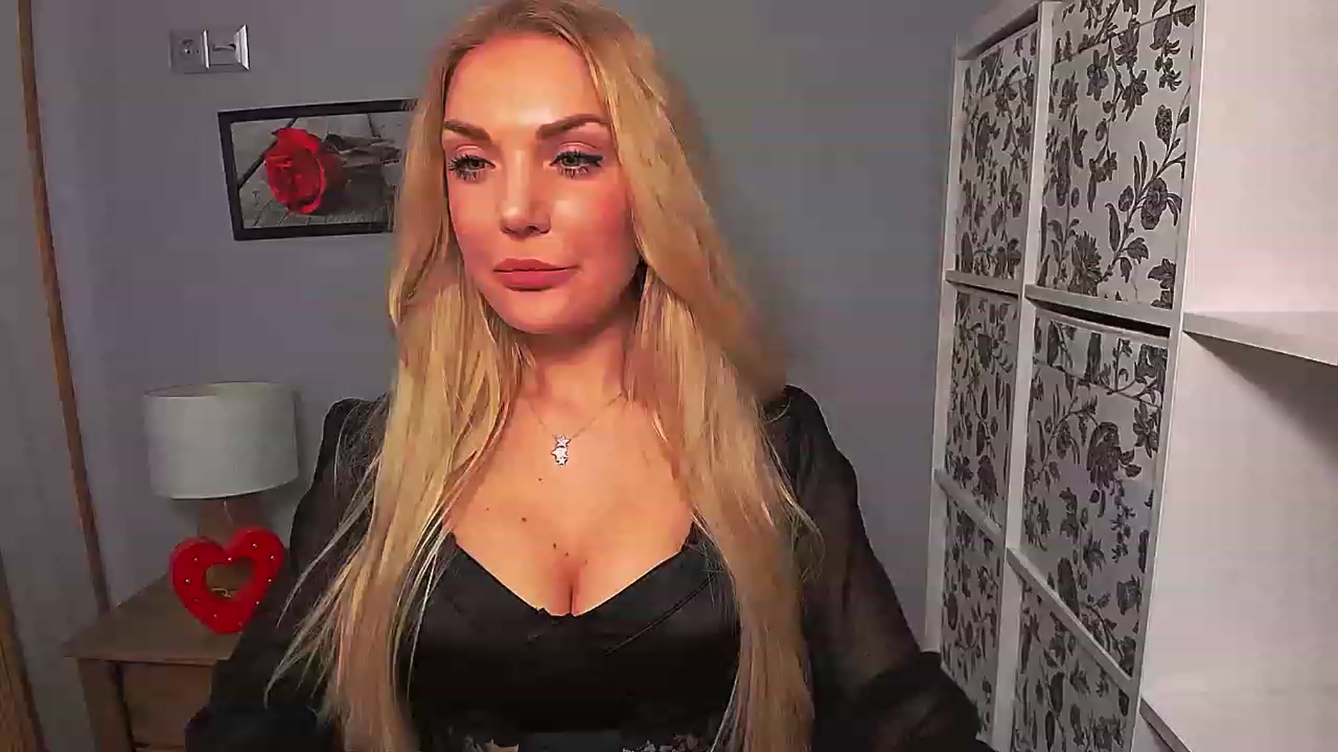 Gallery image thumbnail from AuloraGold's myfreecams stream on, 04/03/2023, 18:28 image 20 of 20