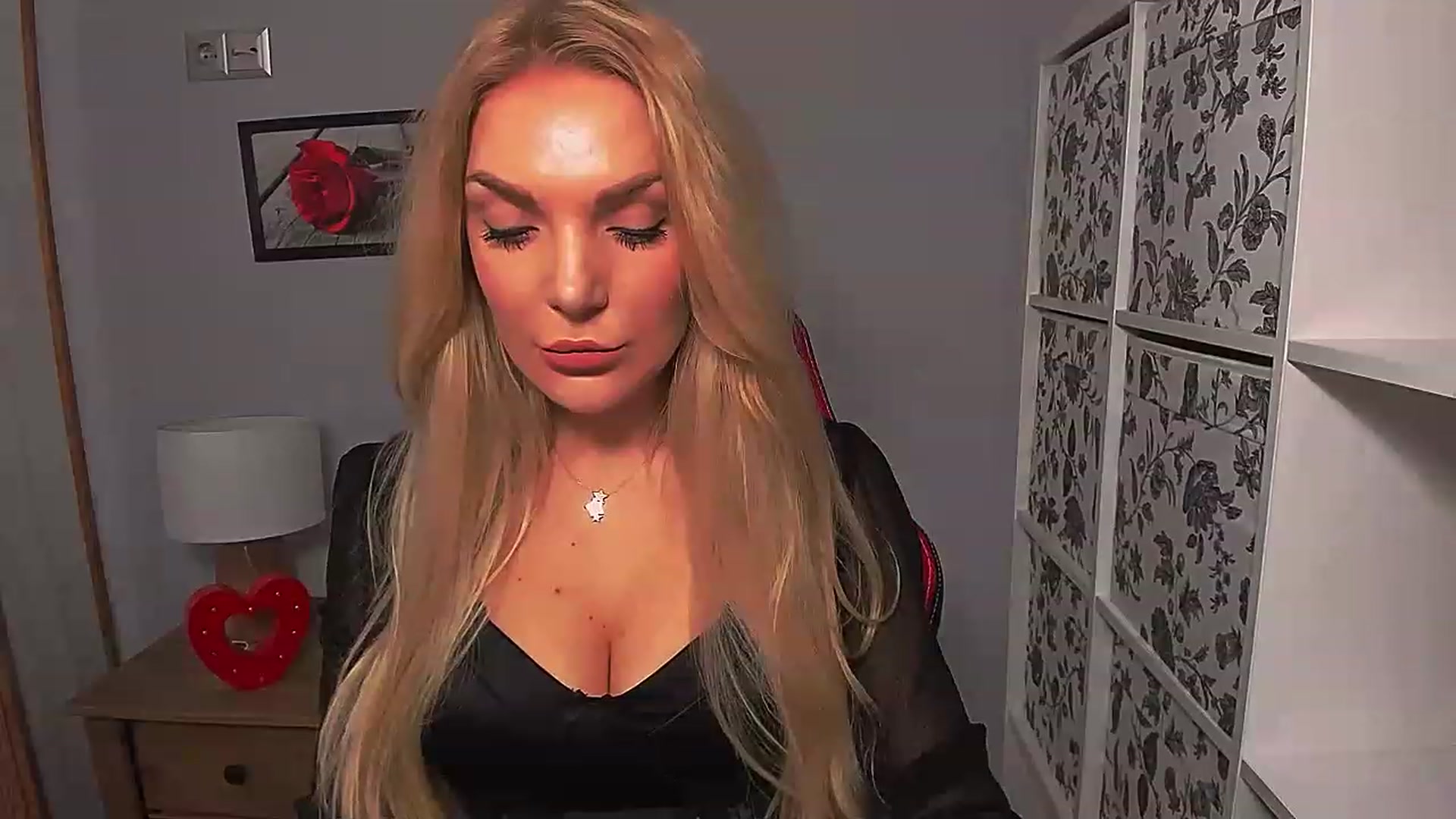 Gallery image thumbnail from AuloraGold's myfreecams stream on, 04/03/2023, 18:28 image 15 of 20