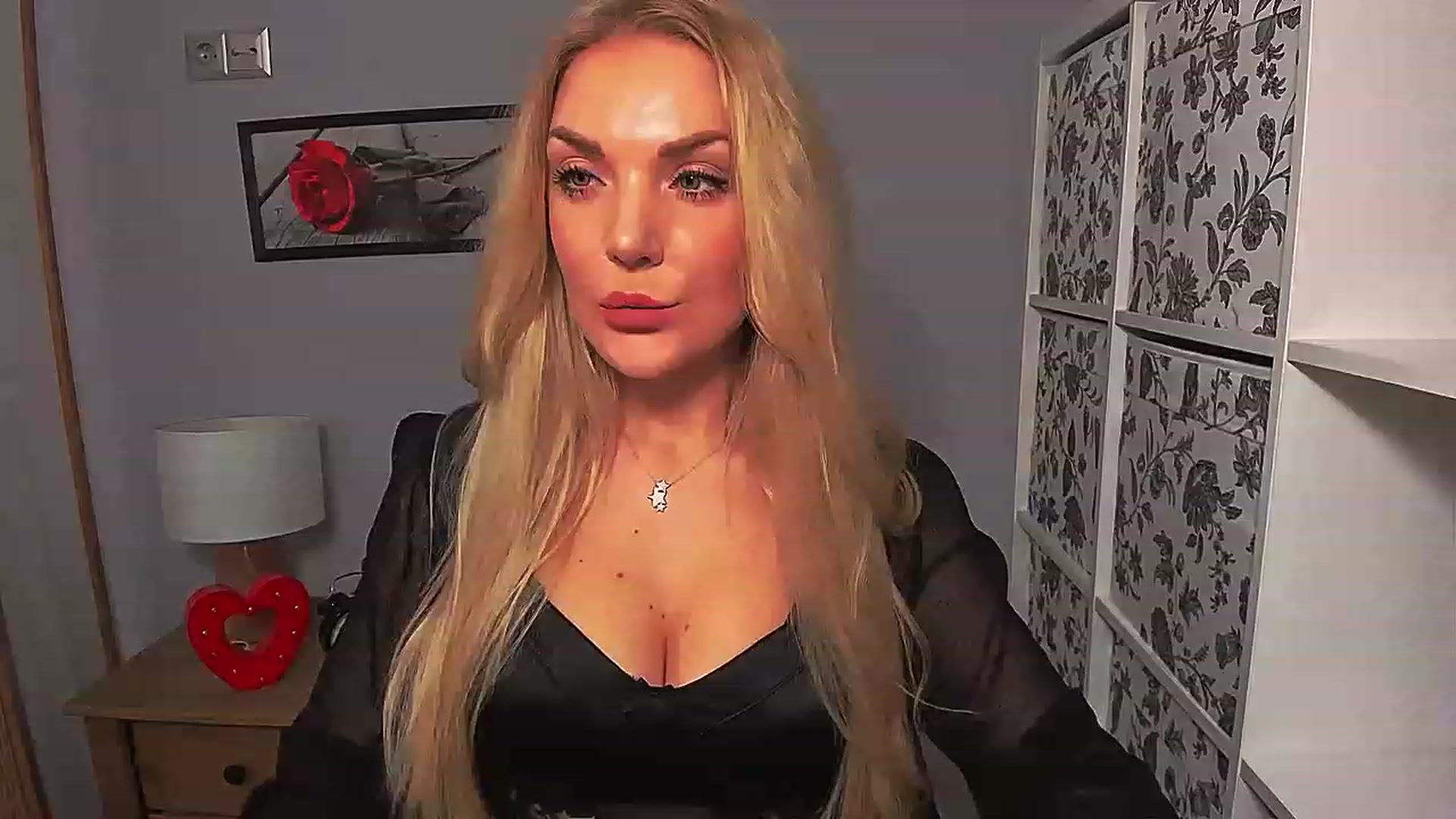 Gallery image thumbnail from AuloraGold's myfreecams stream on, 04/03/2023, 18:28 image 17 of 20