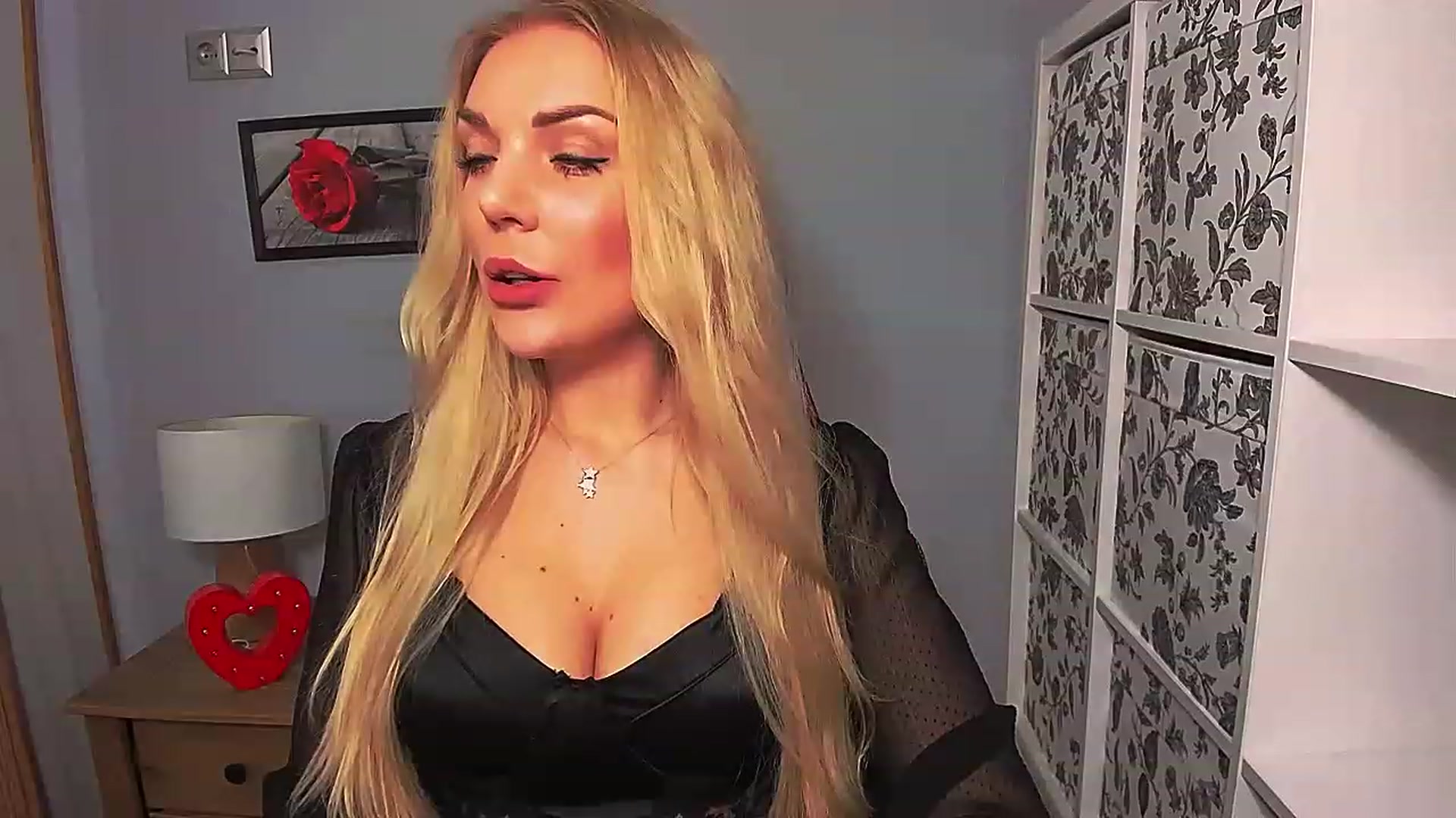 Gallery image thumbnail from AuloraGold's myfreecams stream on, 04/03/2023, 18:28 image 12 of 20