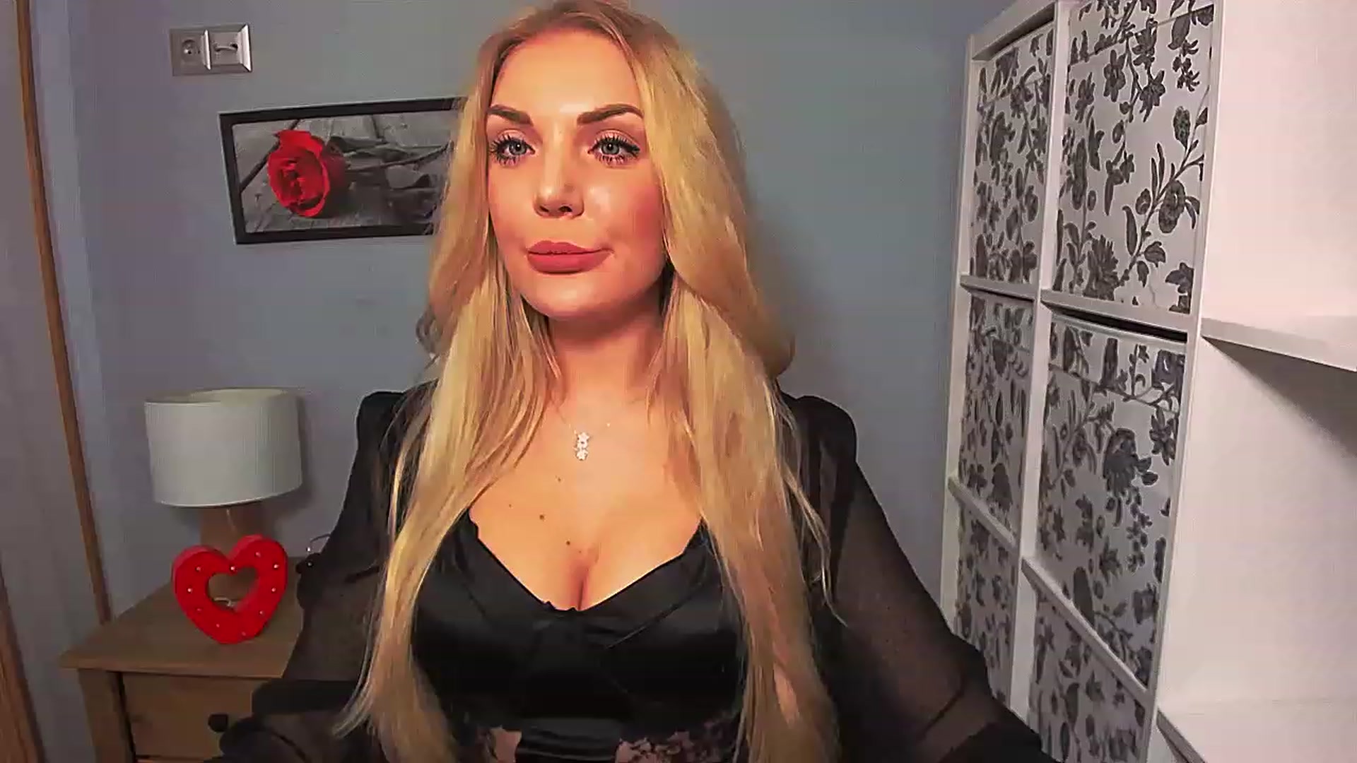 Gallery image thumbnail from AuloraGold's myfreecams stream on, 04/03/2023, 18:28 image 4 of 20