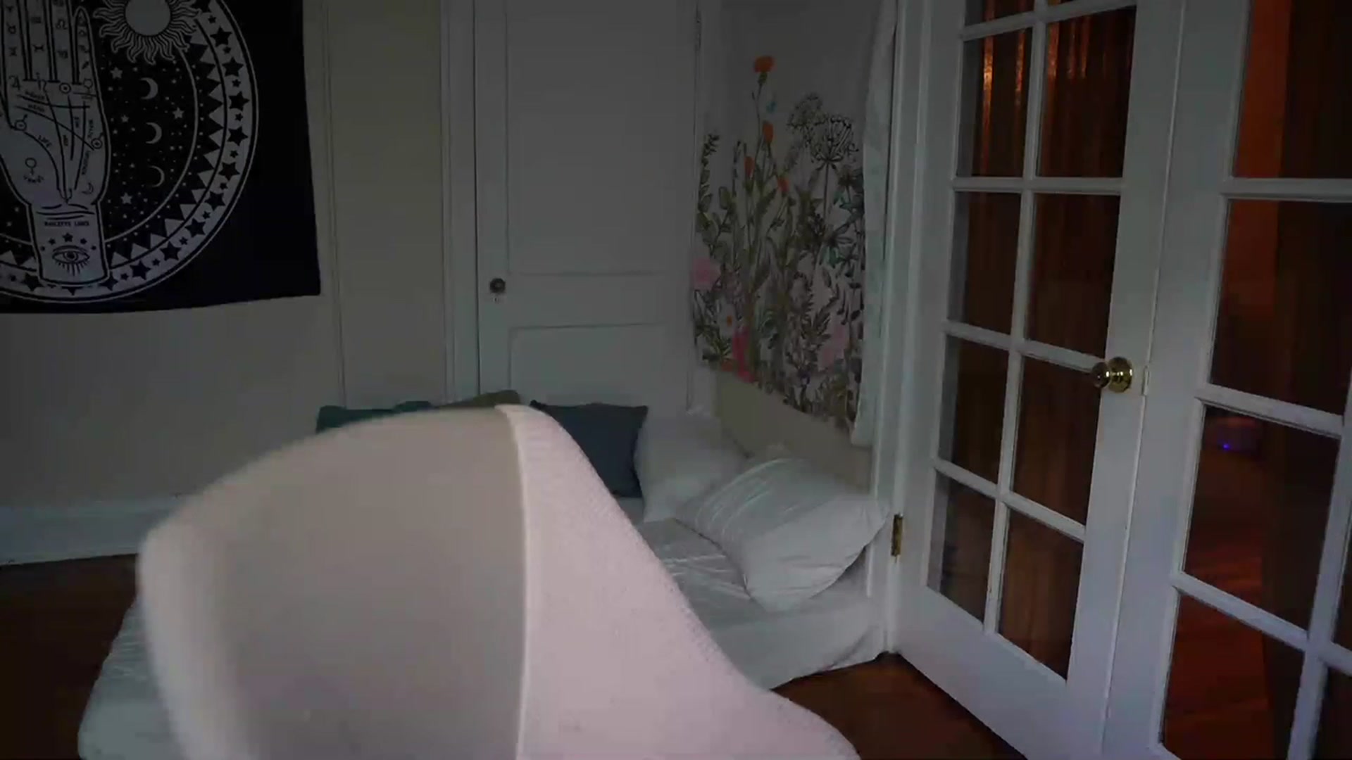 Gallery image thumbnail from AuntGia's myfreecams stream on, 12/09/2022, 18:43 image 12 of 20