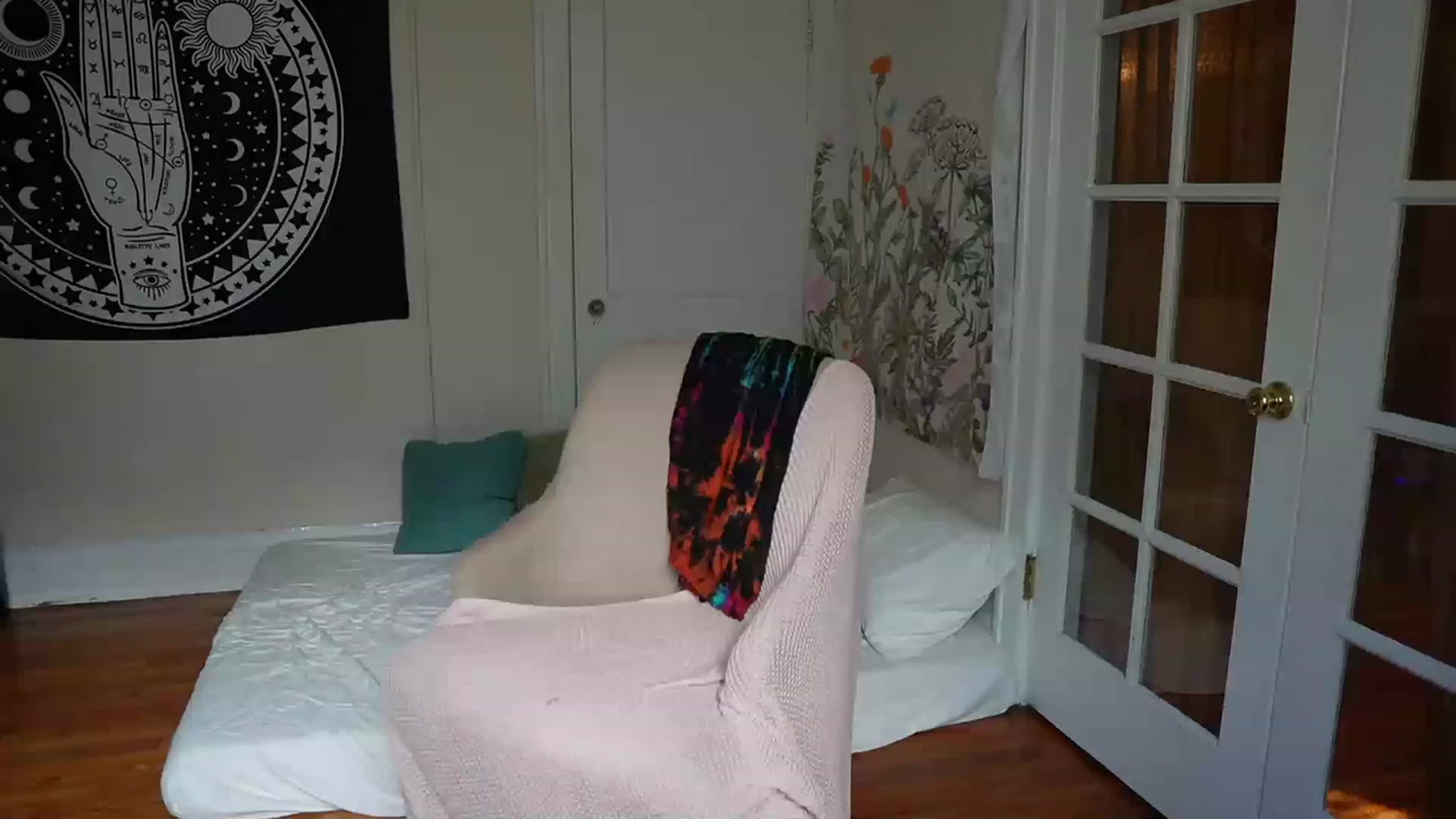 Gallery image thumbnail from AuntGia's myfreecams stream on, 12/09/2022, 19:42 image 11 of 20