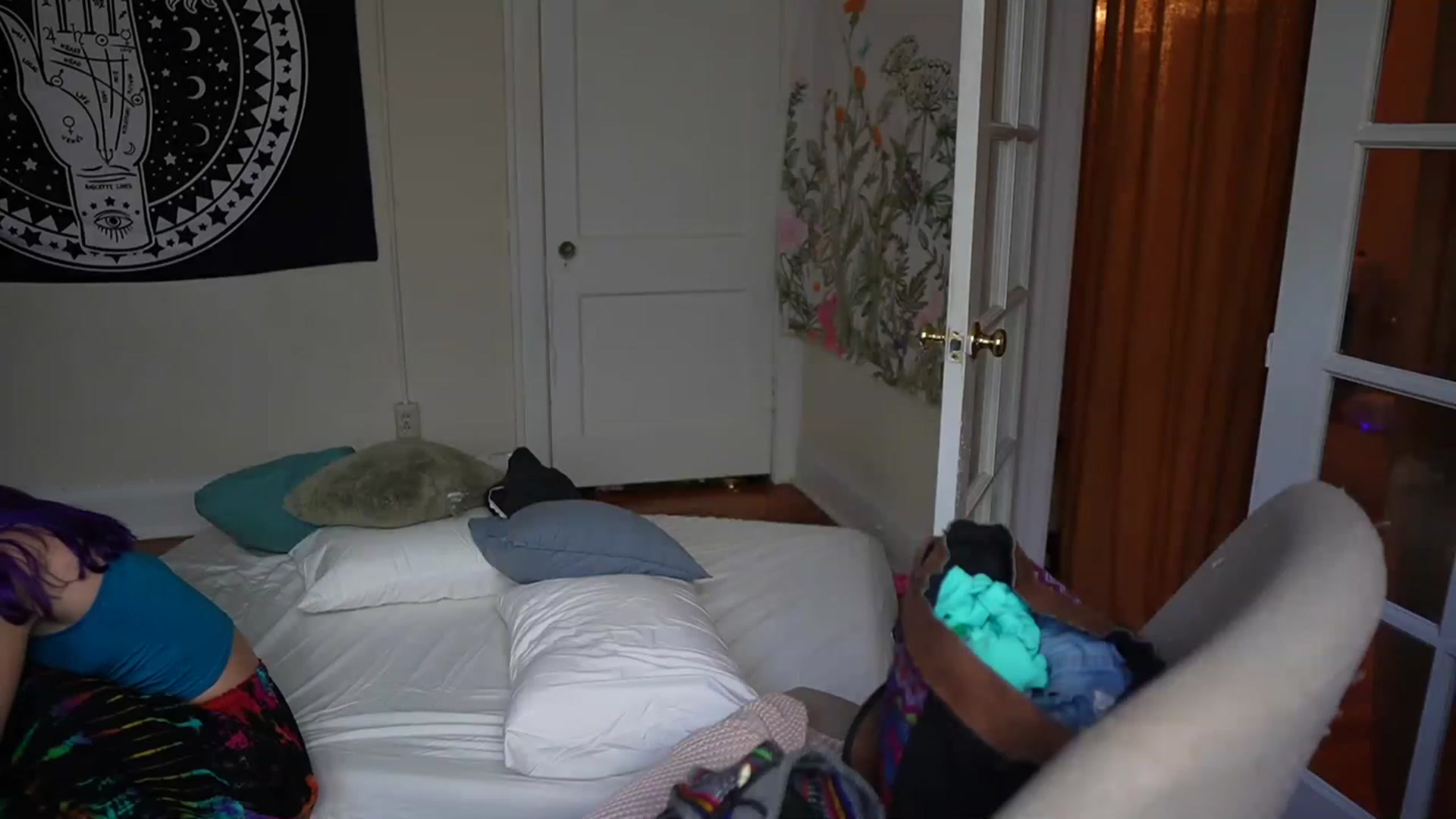 Gallery image thumbnail from AuntGia's myfreecams stream on, 12/09/2022, 20:05 image 15 of 20