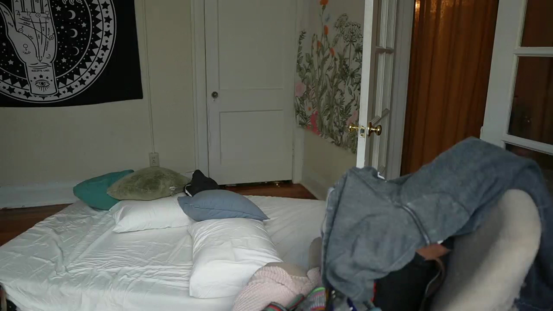 Gallery image thumbnail from AuntGia's myfreecams stream on, 12/09/2022, 20:05 image 16 of 20