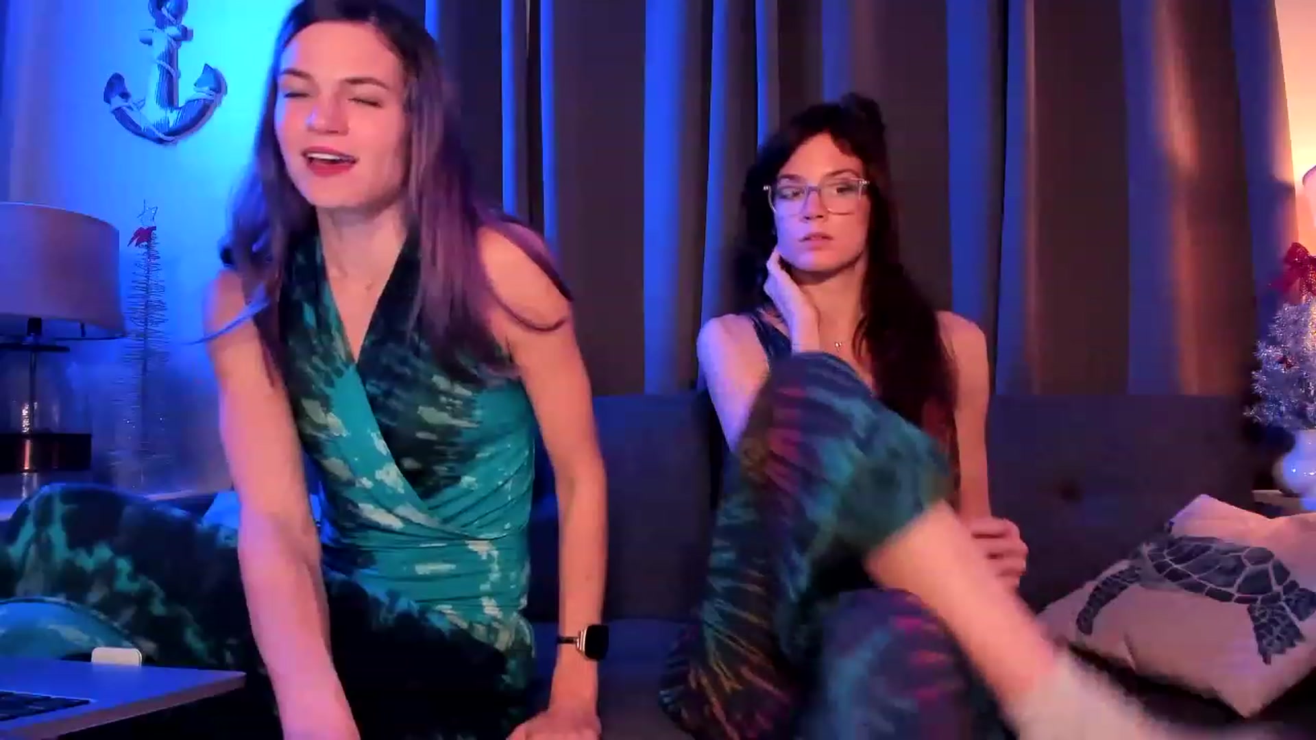 Gallery image thumbnail from AuntNoma's myfreecams stream on, 12/08/2022, 02:58 image 13 of 20