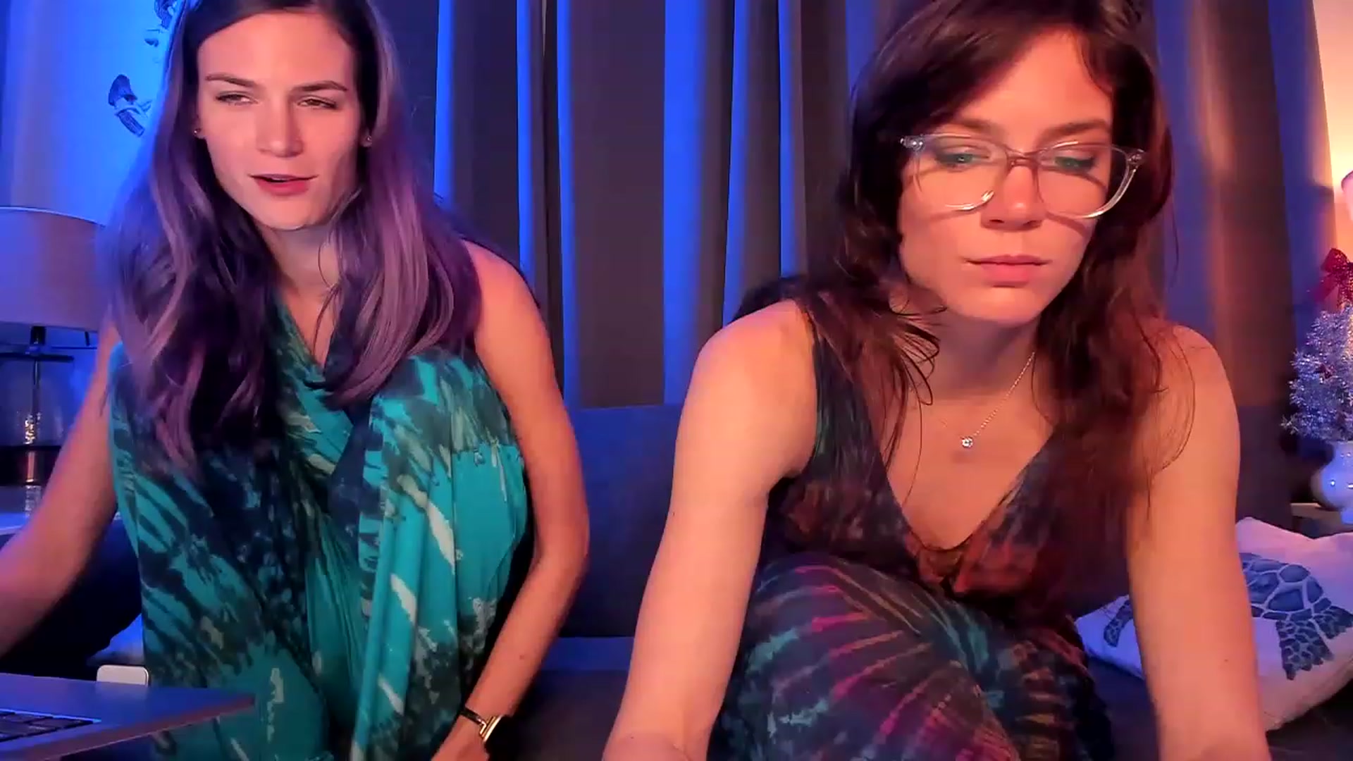 Gallery image thumbnail from AuntNoma's myfreecams stream on, 12/08/2022, 03:21 image 6 of 20
