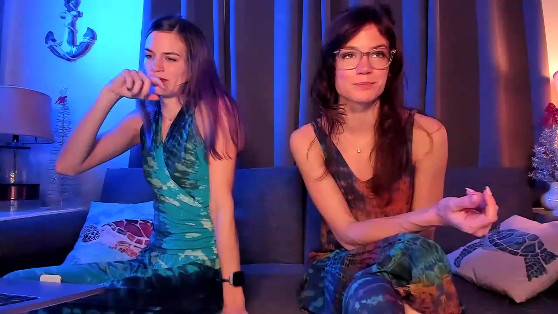 Gallery image thumbnail from AuntNoma's myfreecams stream on, 12/08/2022, 03:21 image 13 of 20