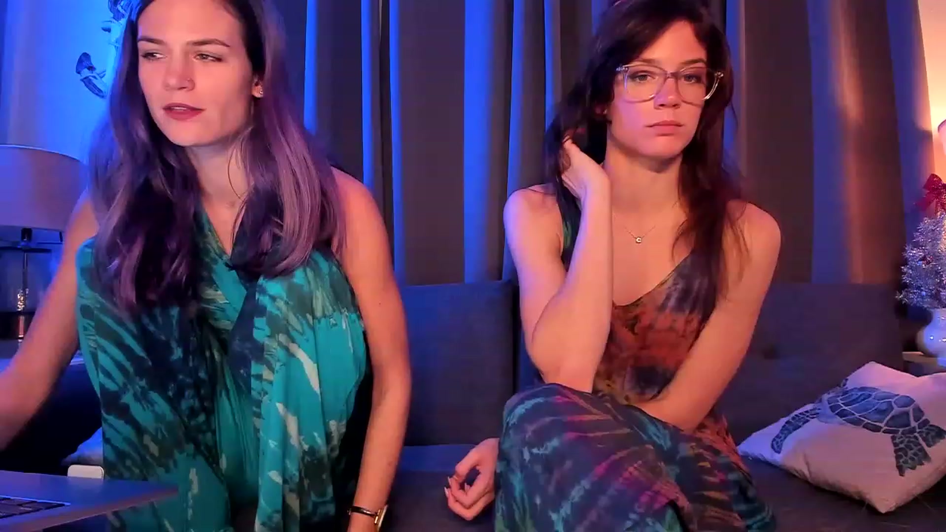 Gallery image thumbnail from AuntNoma's myfreecams stream on, 12/08/2022, 03:21 image 5 of 20