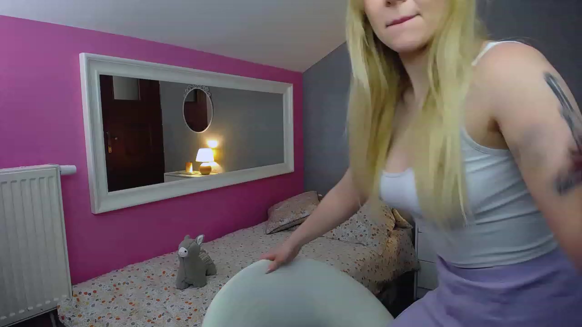Gallery image thumbnail from AurelieSierra's myfreecams stream on, 06/16/2023, 11:53 image 16 of 20