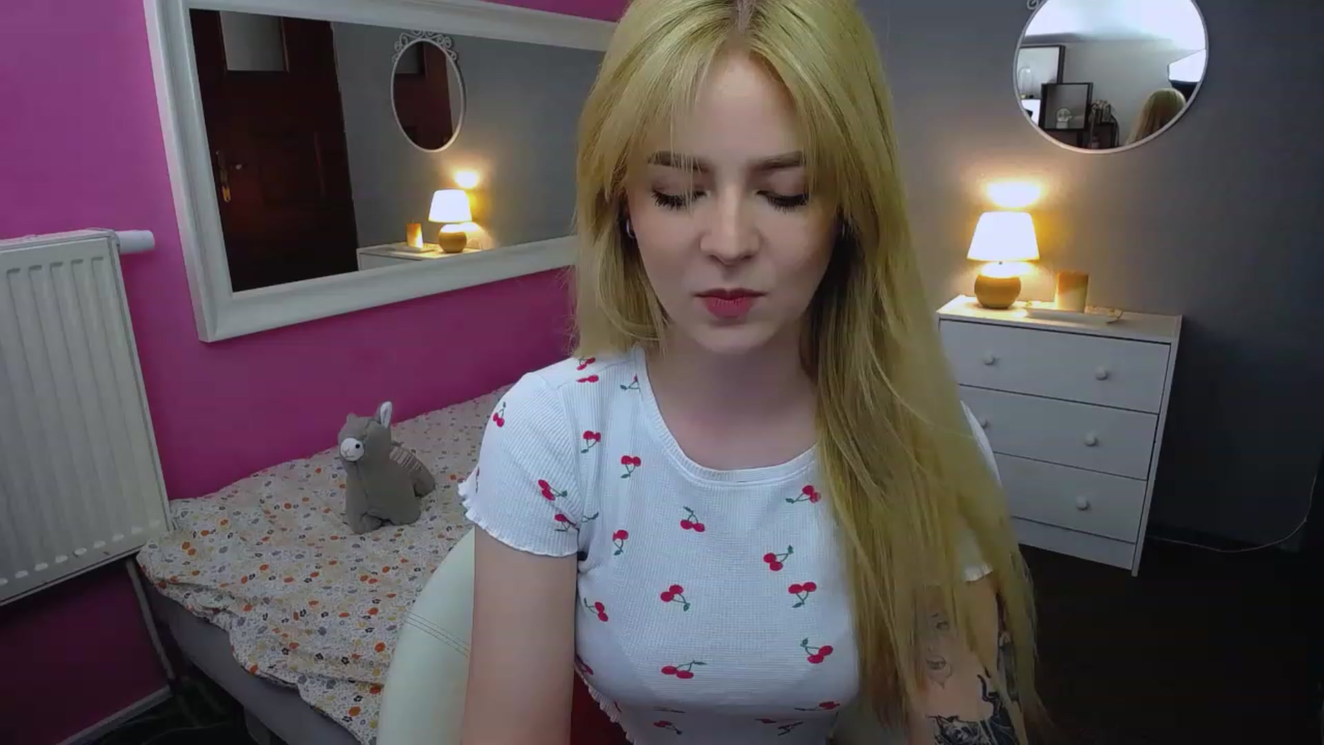 Gallery image thumbnail from AurelieSierra's myfreecams stream on, 06/17/2023, 09:20 image 5 of 20