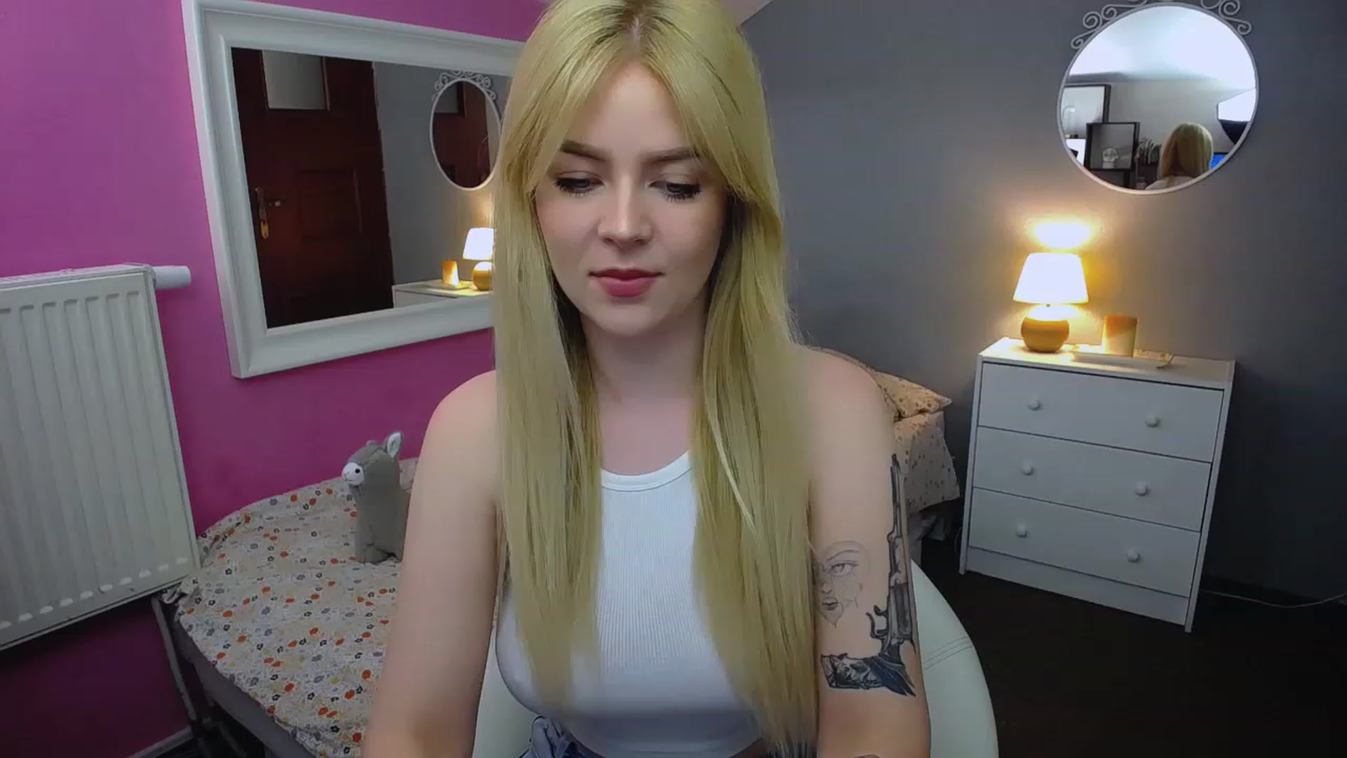 Gallery image thumbnail from AurelieSierra's myfreecams stream on, 06/19/2023, 09:13 image 5 of 20