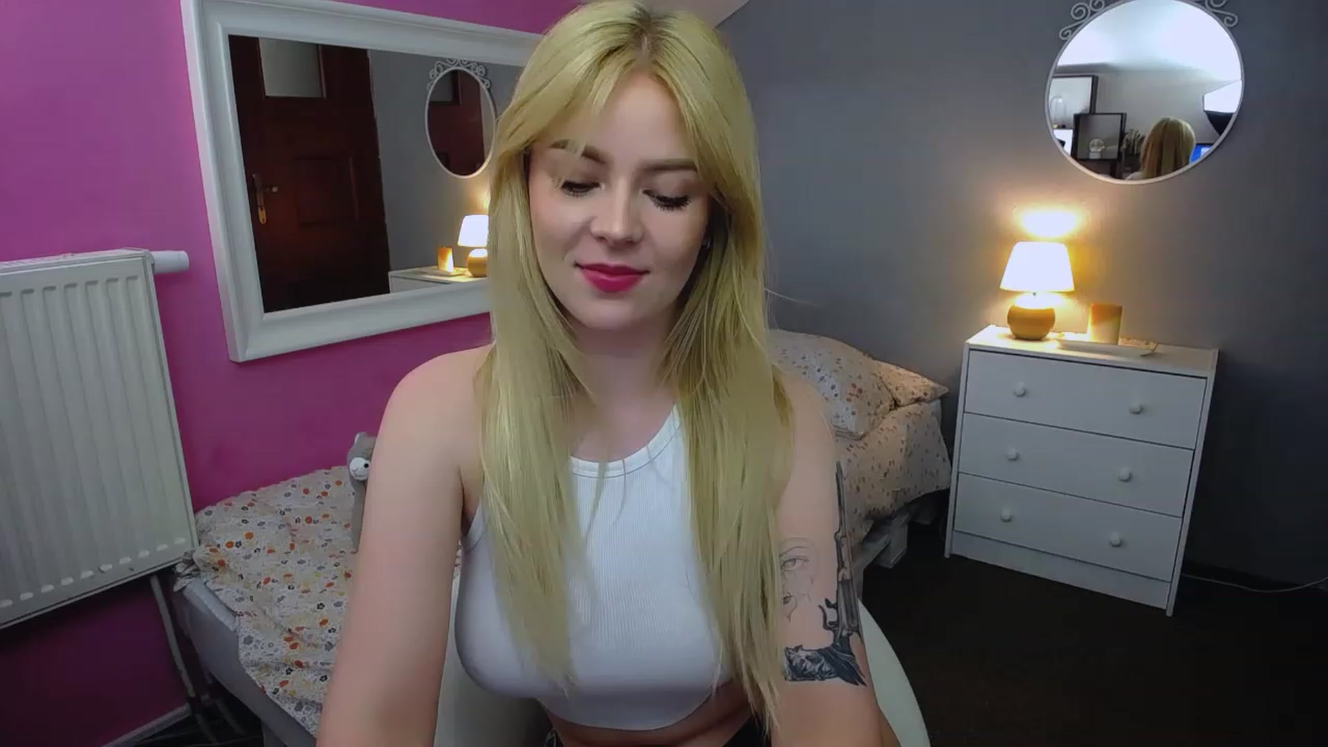 Gallery image thumbnail from AurelieSierra's myfreecams stream on, 06/19/2023, 12:24 image 5 of 20