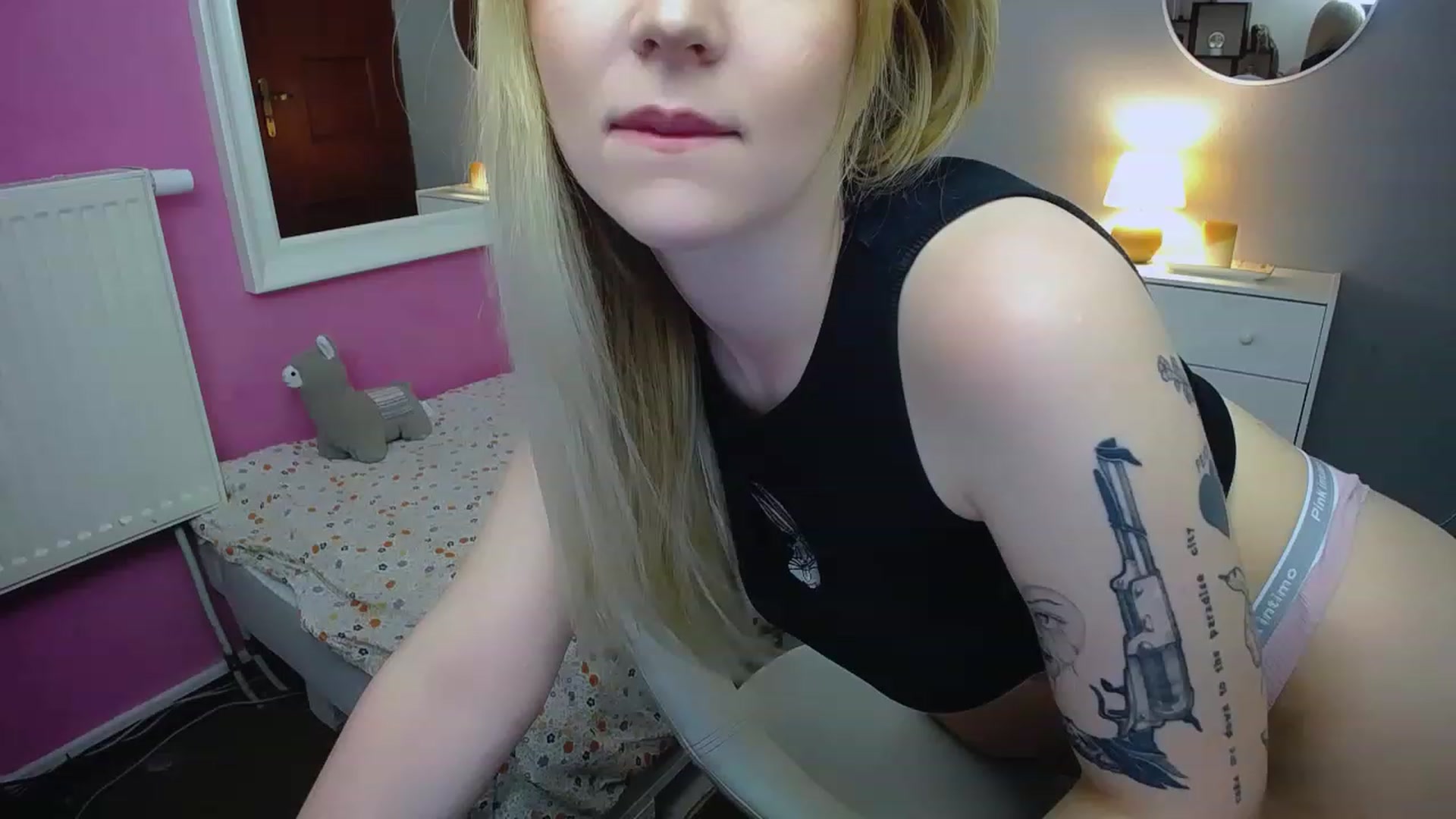 Gallery image thumbnail from AurelieSierra's myfreecams stream on, 06/20/2023, 09:47 image 14 of 20