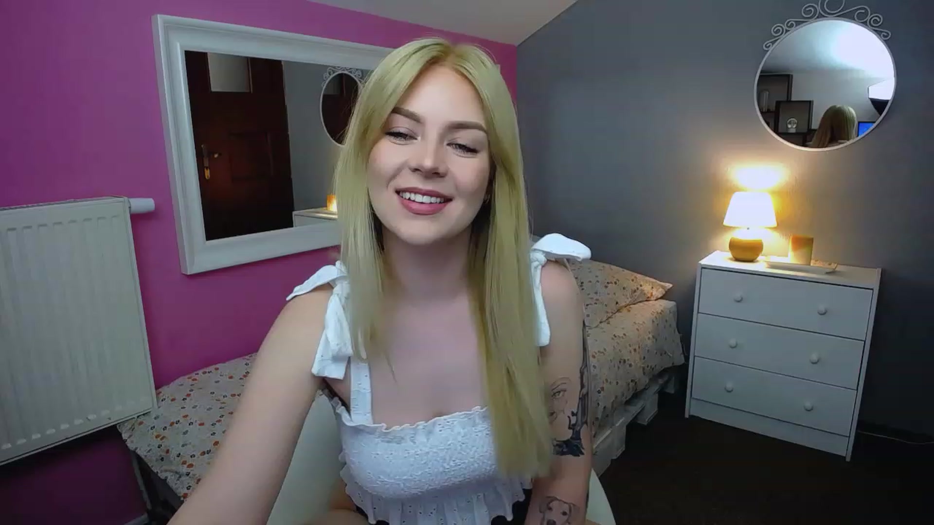 Gallery image thumbnail from AurelieSierra's myfreecams stream on, 07/04/2023, 08:35 image 3 of 20