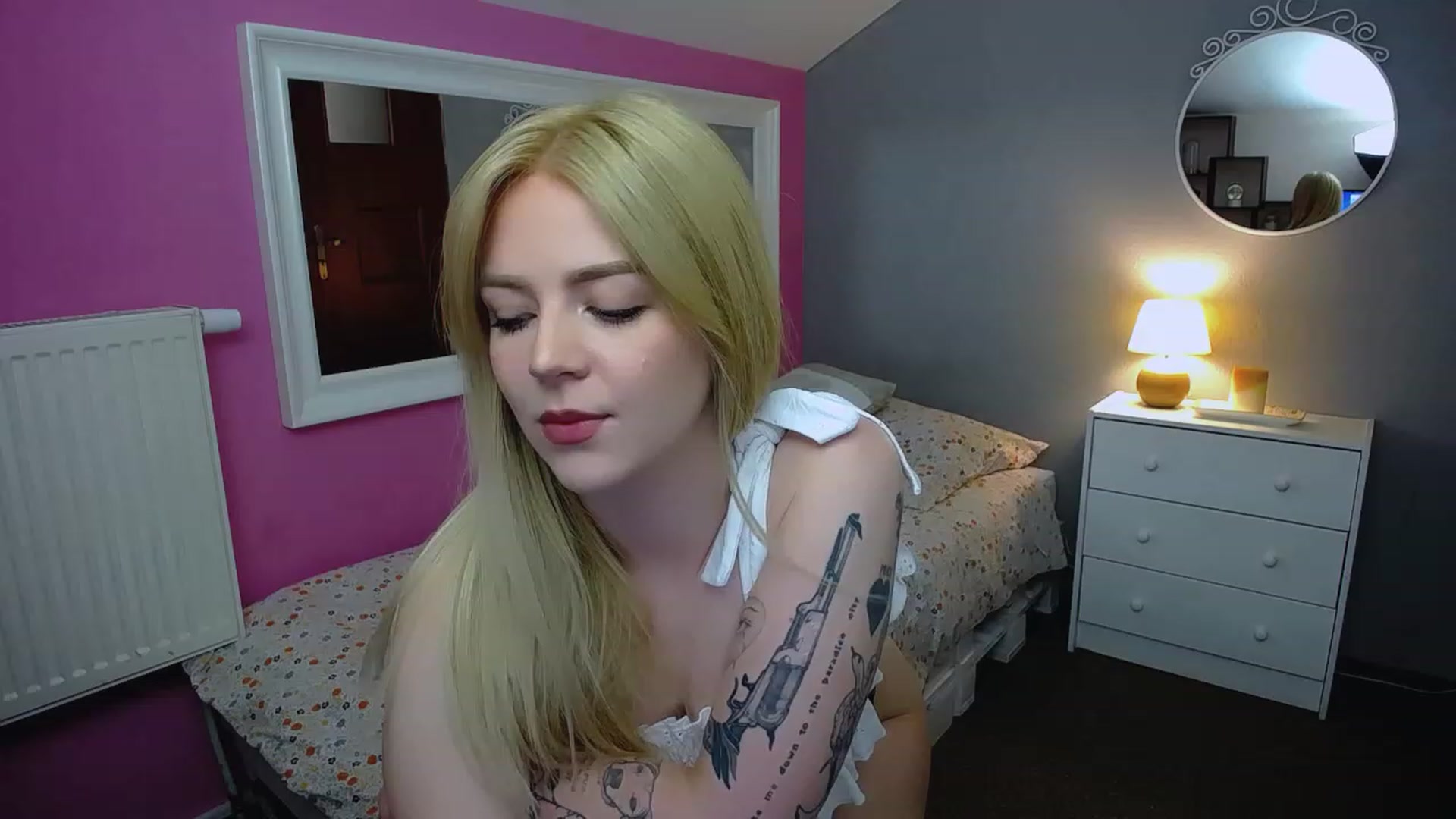 Gallery image thumbnail from AurelieSierra's myfreecams stream on, 07/04/2023, 08:35 image 19 of 20