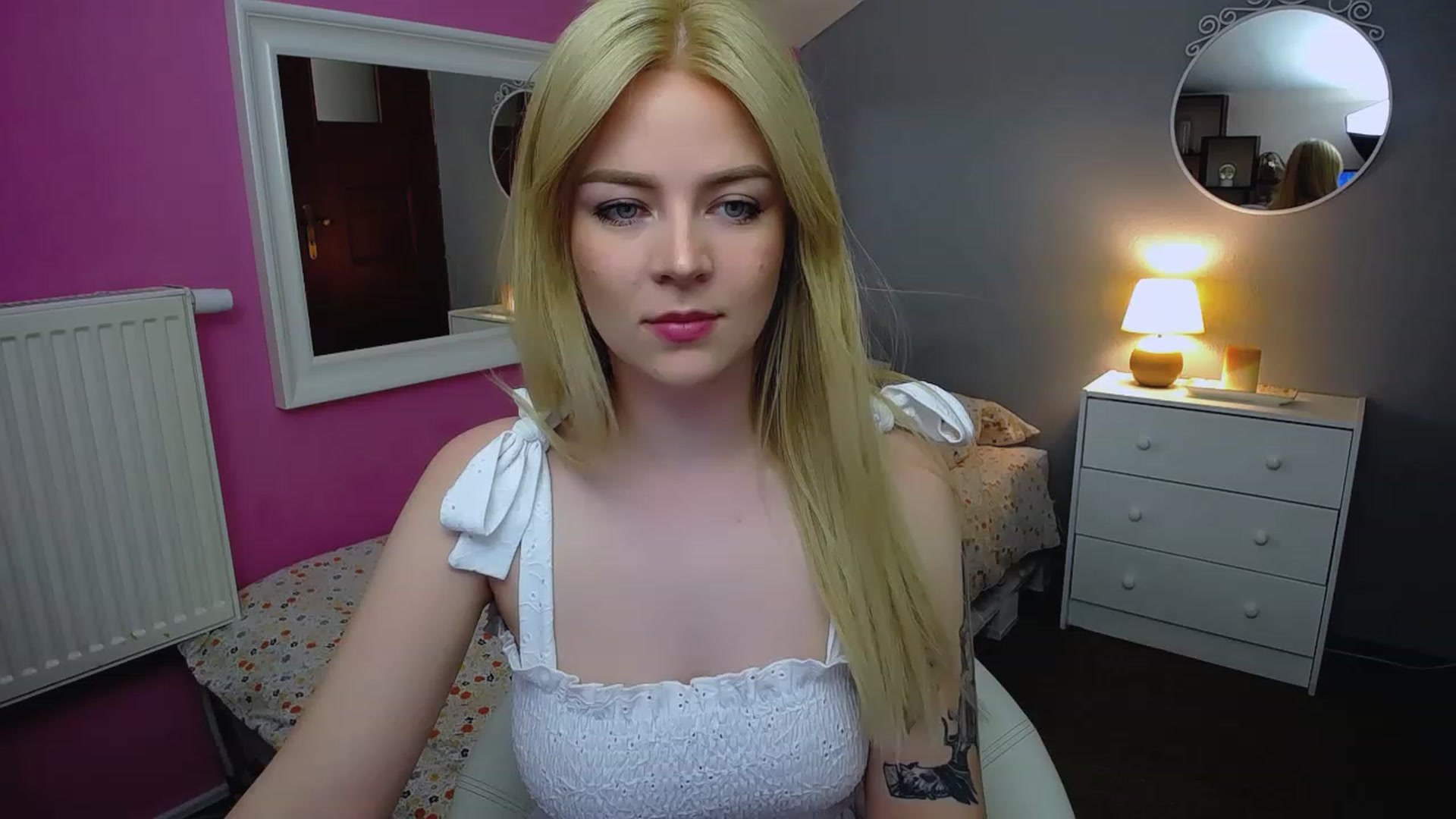 Gallery image thumbnail from AurelieSierra's myfreecams stream on, 07/04/2023, 11:47 image 3 of 20