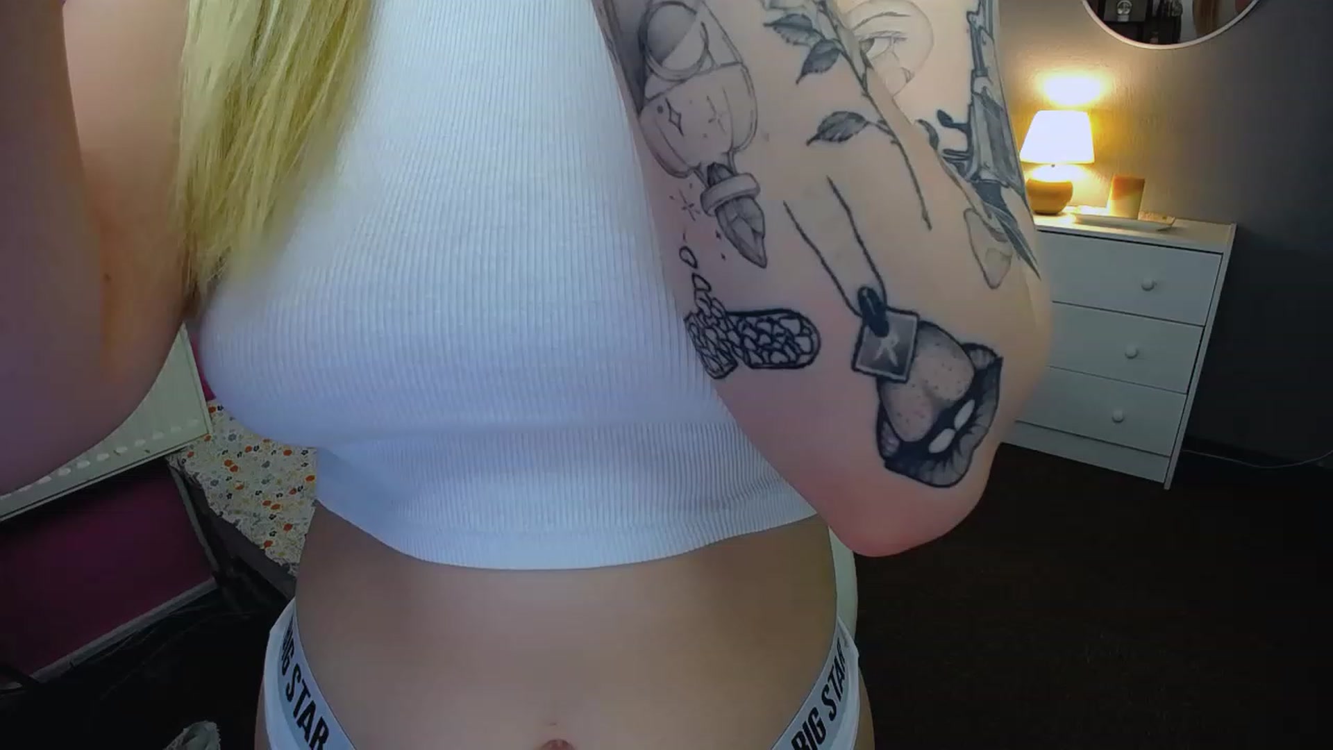 Gallery image thumbnail from AurelieSierra's myfreecams stream on, 07/05/2023, 14:56 image 17 of 20