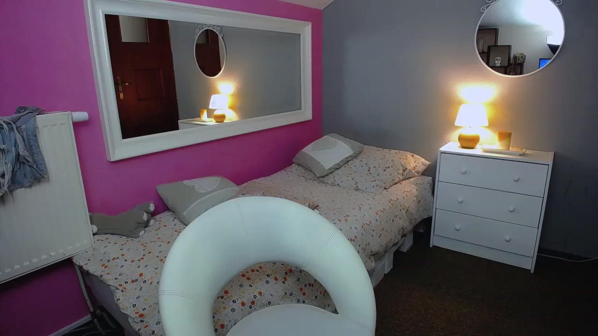 Gallery image thumbnail from AurelieSierra's myfreecams stream on, 07/09/2023, 14:32 image 4 of 20