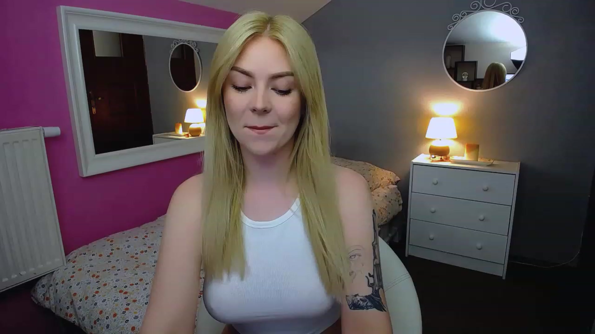 Gallery image thumbnail from AurelieSierra's myfreecams stream on, 07/15/2023, 10:43 image 5 of 20