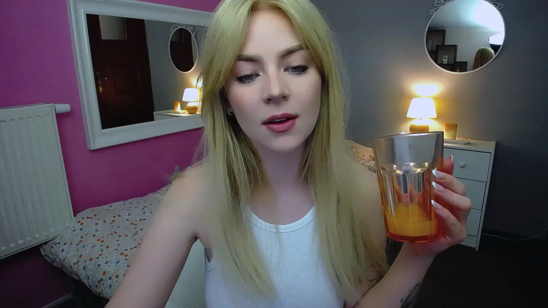 Gallery image thumbnail from AurelieSierra's myfreecams stream on, 07/17/2023, 11:46 image 2 of 20