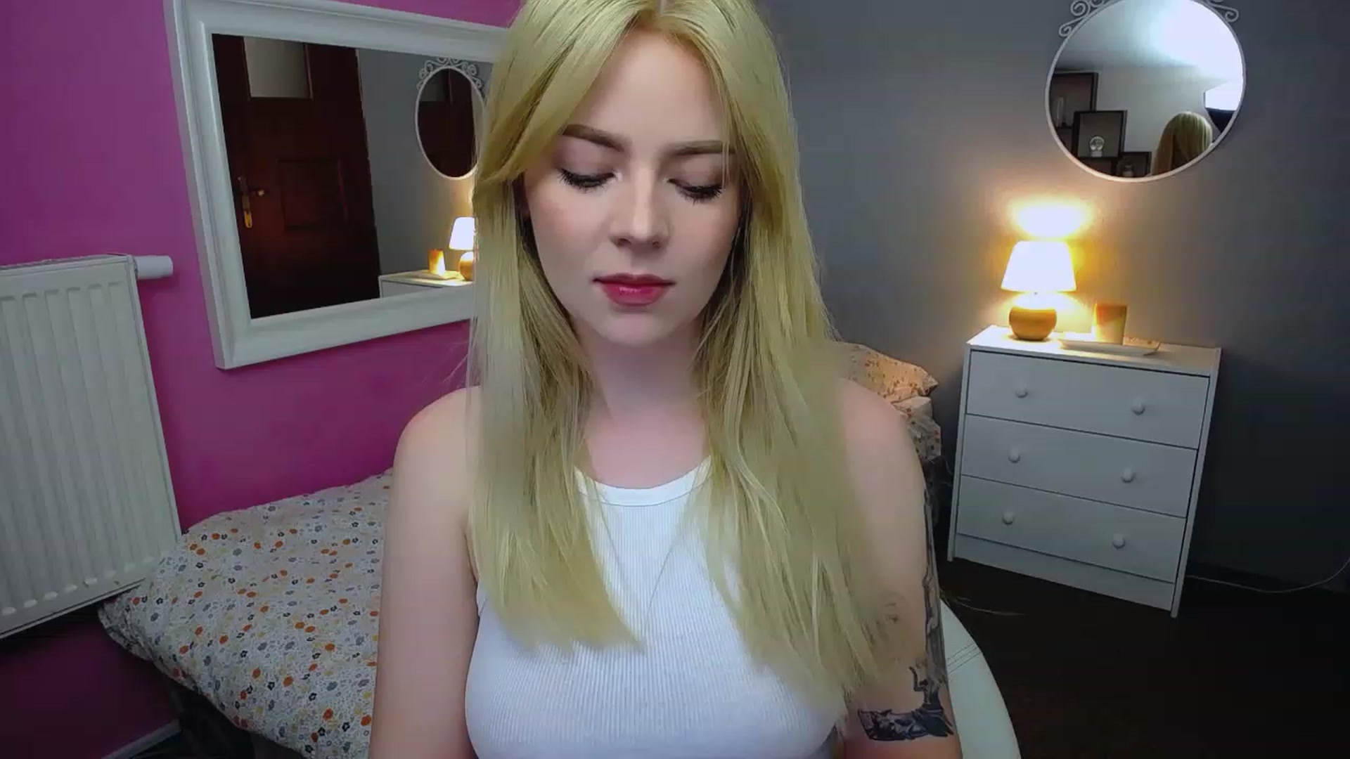 Gallery image thumbnail from AurelieSierra's myfreecams stream on, 07/17/2023, 11:46 image 9 of 20