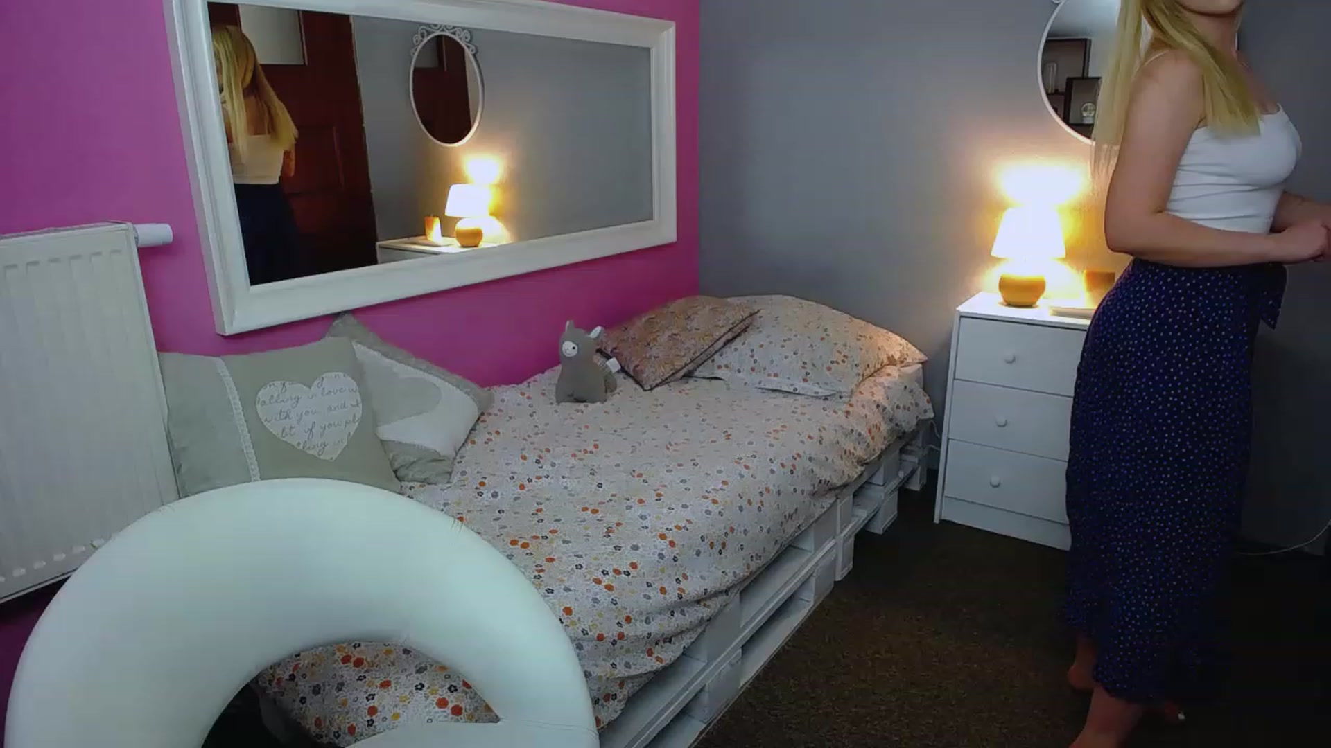 Gallery image thumbnail from AurelieSierra's myfreecams stream on, 07/25/2023, 14:54 image 5 of 20