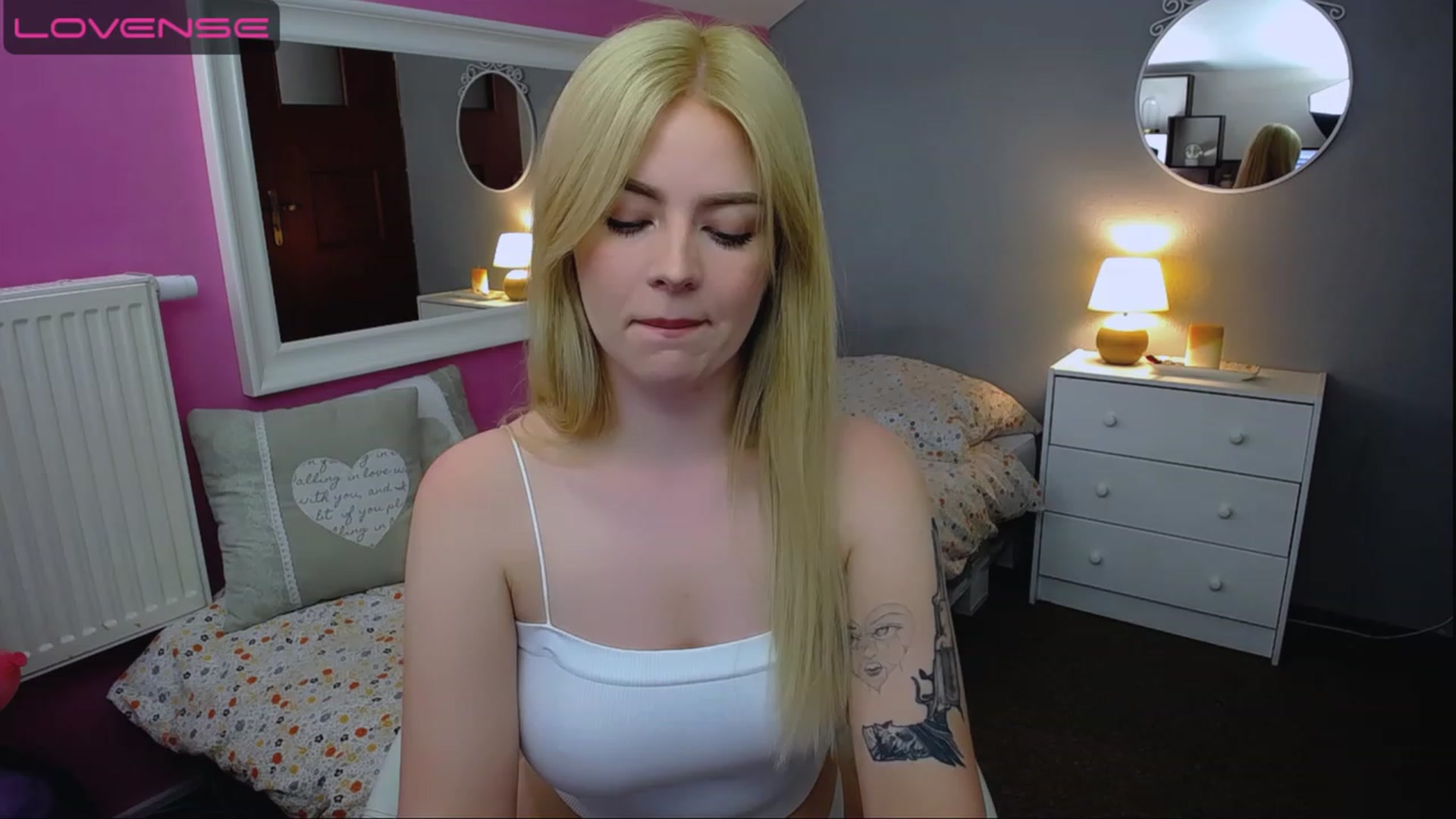 Gallery image thumbnail from AurelieSierra's myfreecams stream on, 08/08/2023, 12:00 image 3 of 20