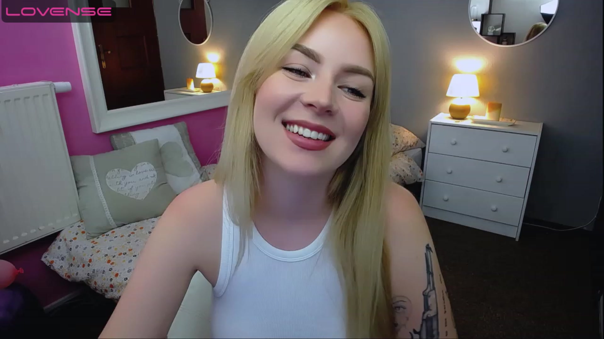 Gallery image thumbnail from AurelieSierra's myfreecams stream on, 08/09/2023, 15:03 image 2 of 20