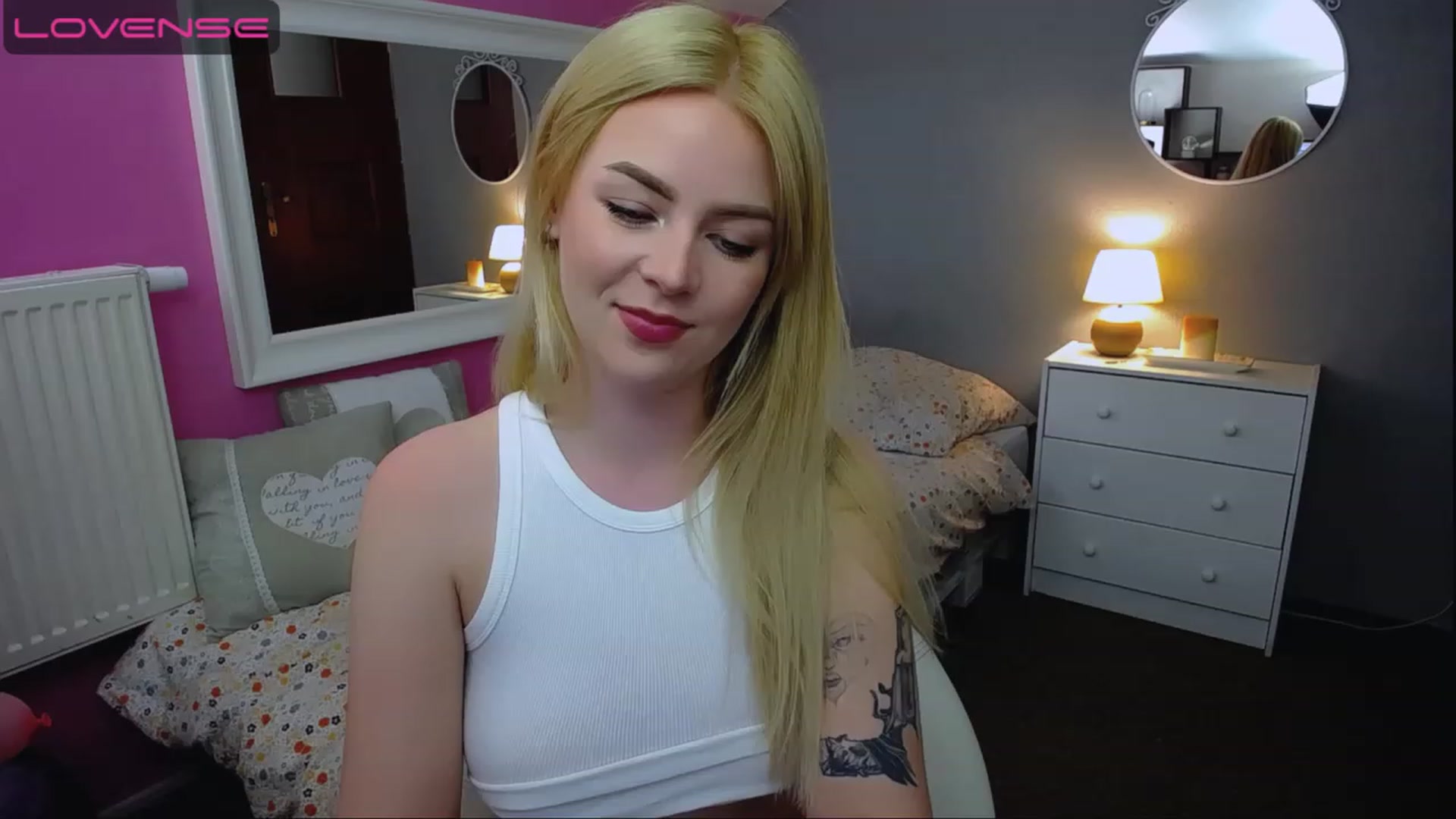 Gallery image thumbnail from AurelieSierra's myfreecams stream on, 08/09/2023, 15:03 image 13 of 20