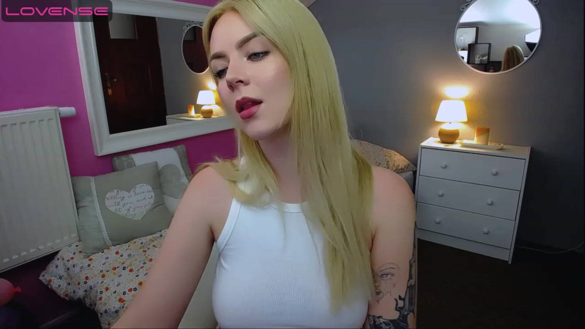 Gallery image thumbnail from AurelieSierra's myfreecams stream on, 08/09/2023, 15:03 image 14 of 20