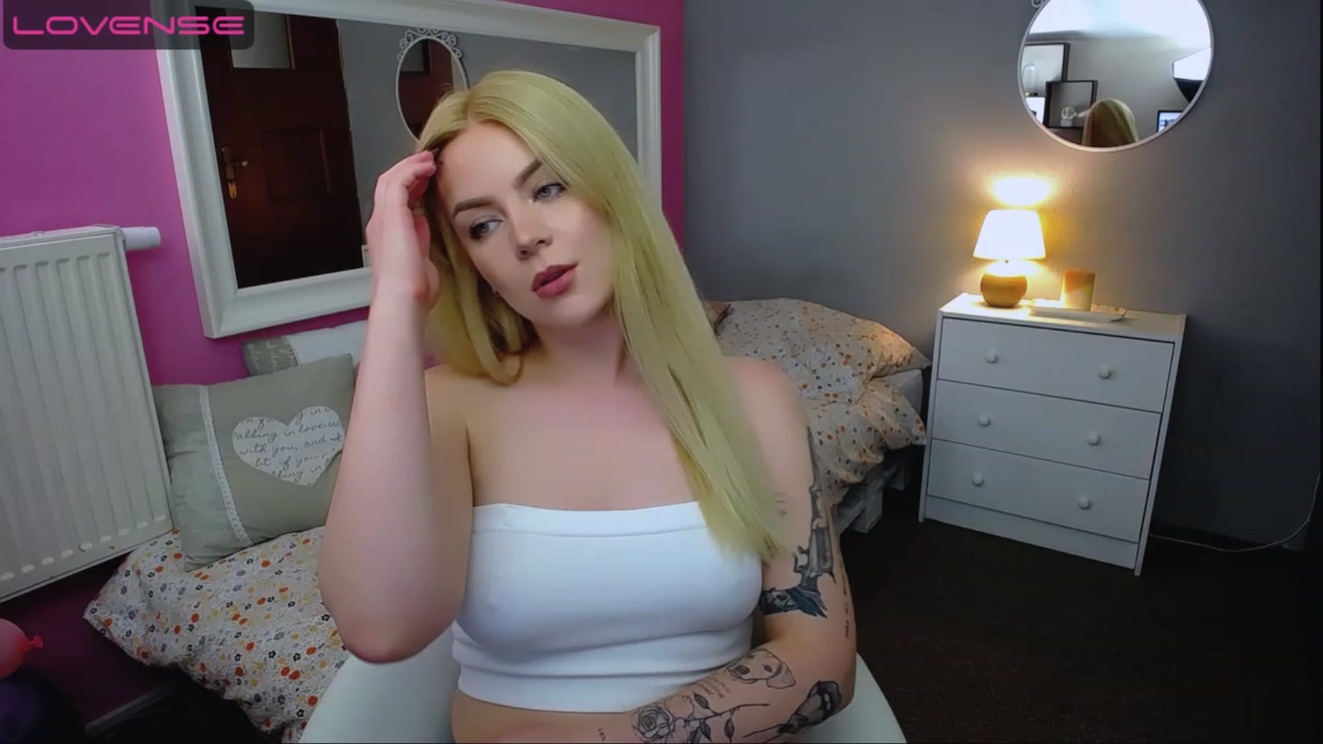 Gallery image thumbnail from AurelieSierra's myfreecams stream on, 08/10/2023, 13:22 image 10 of 20