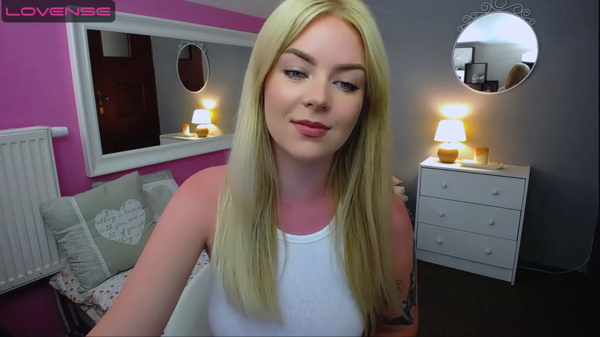 Gallery image thumbnail from AurelieSierra's myfreecams stream on, 08/16/2023, 09:15 image 2 of 20