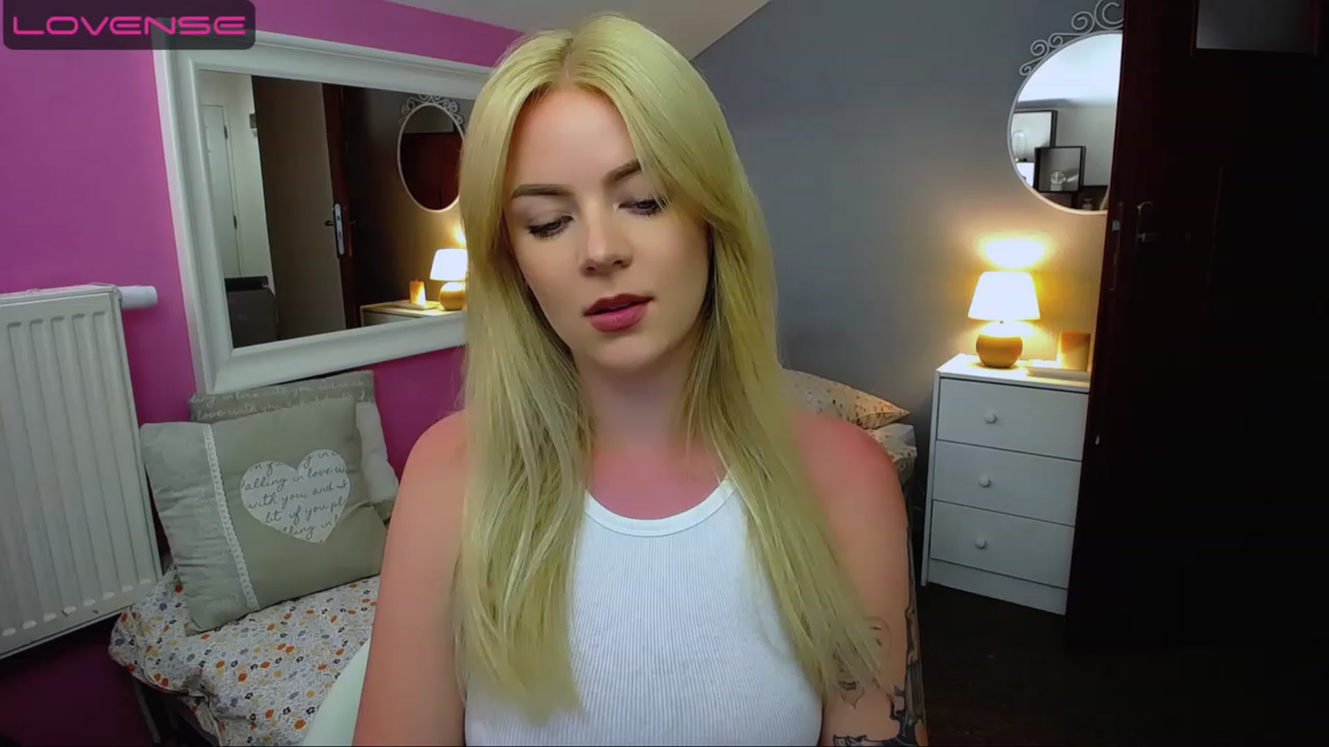 Gallery image thumbnail from AurelieSierra's myfreecams stream on, 08/16/2023, 14:08 image 8 of 20