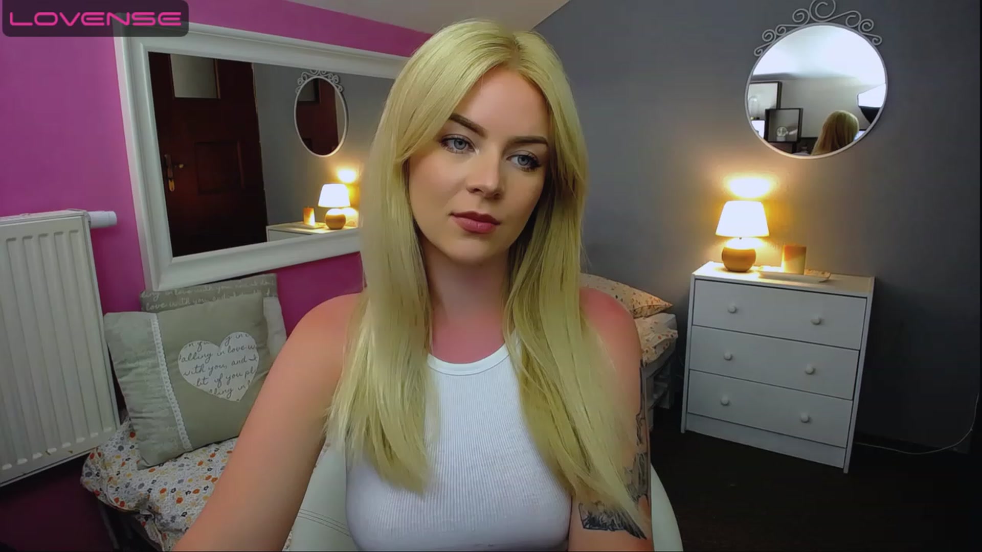 Gallery image thumbnail from AurelieSierra's myfreecams stream on, 08/16/2023, 14:08 image 4 of 20